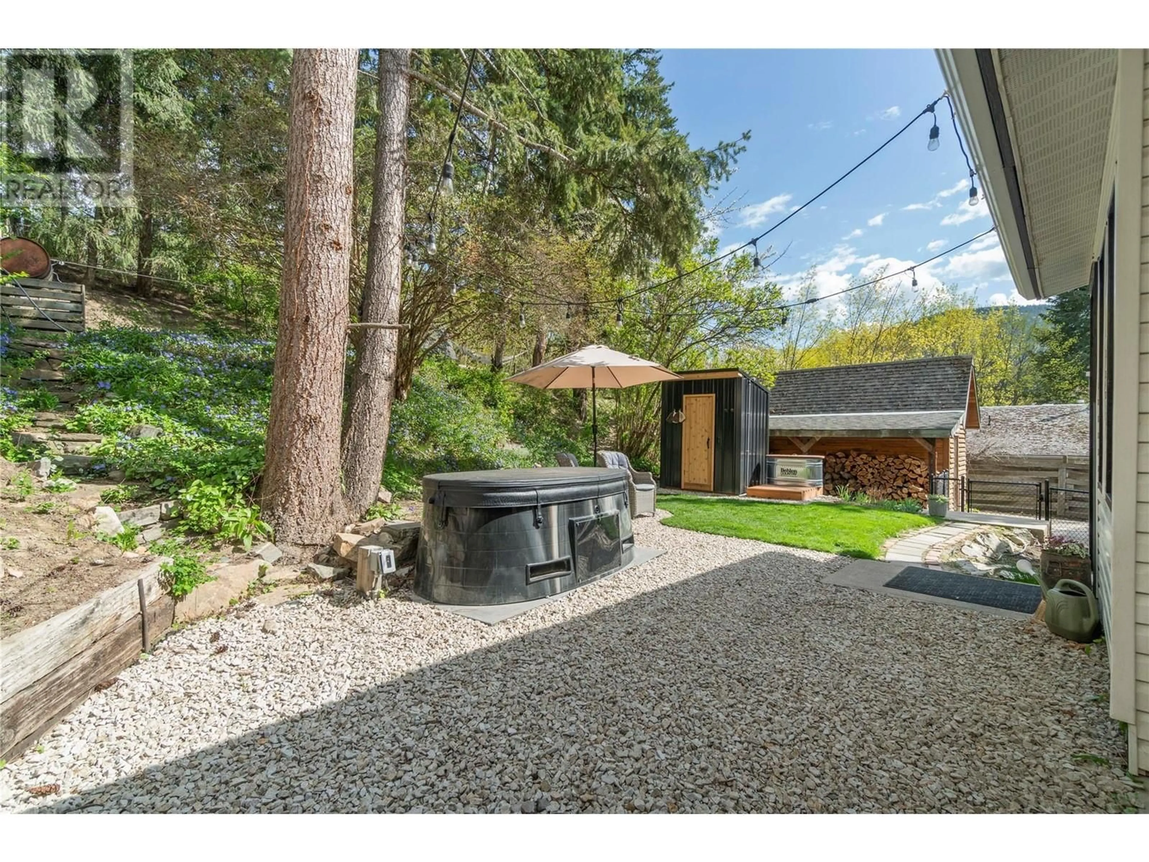 Patio, street for 110 8 STREET NORTHEAST, Salmon Arm British Columbia V1E1G9