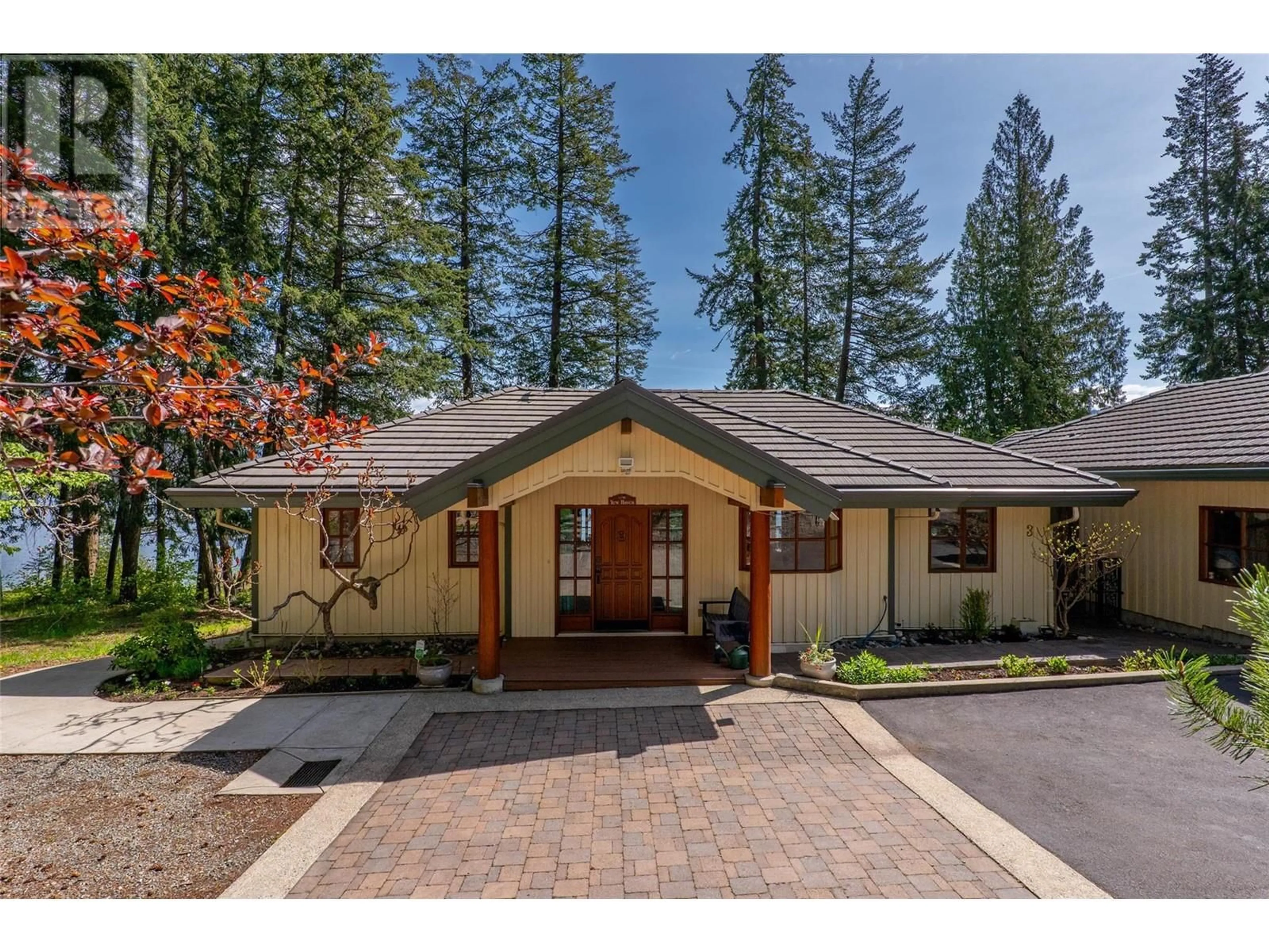 Indoor foyer for 3 - 4498 SQUILAX-ANGLEMONT ROAD, Scotch Creek British Columbia V0E1M5