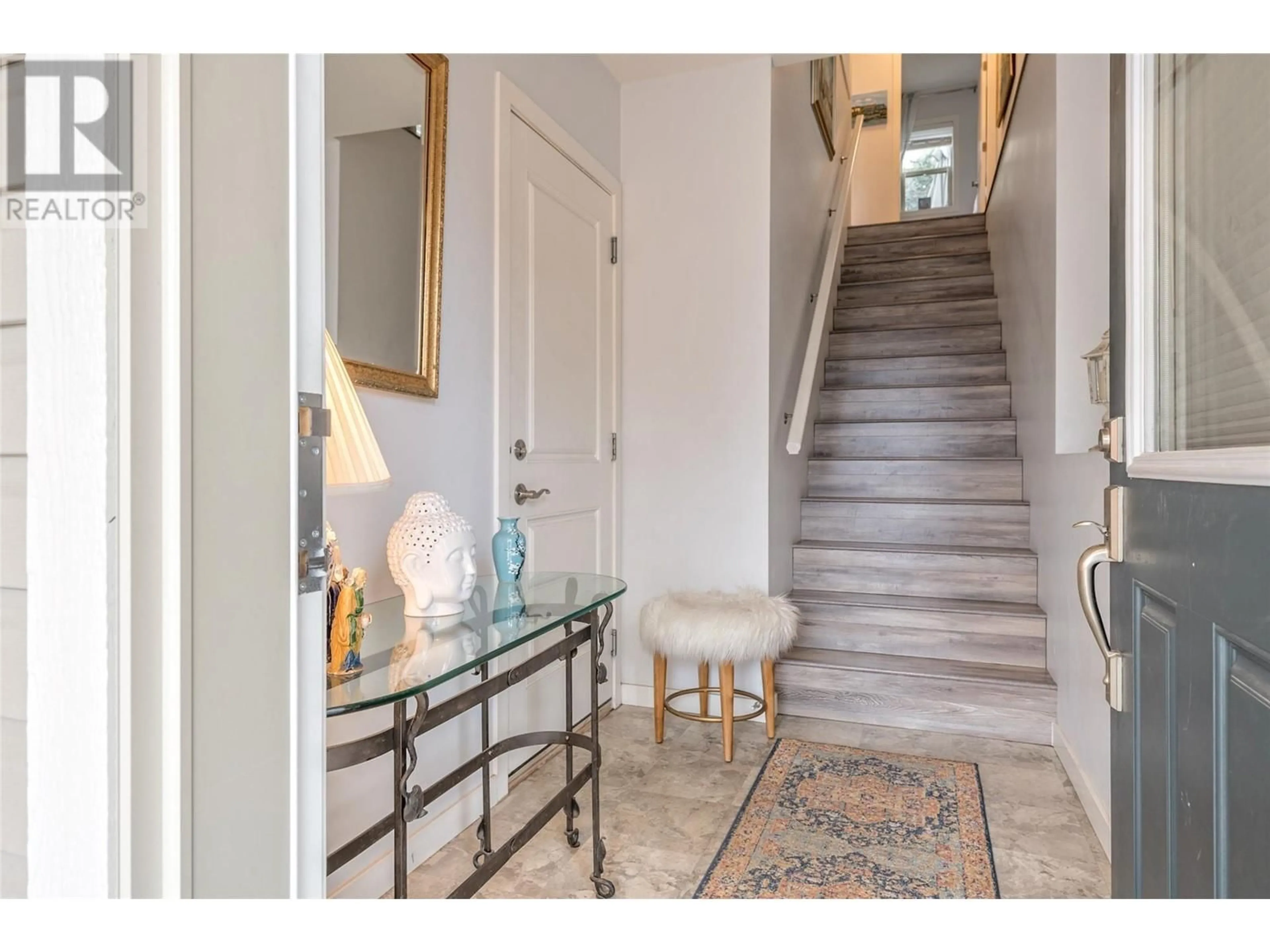 Indoor entryway for 18 - 4700 OKANAGAN AVENUE, Vernon British Columbia V1T9Y7