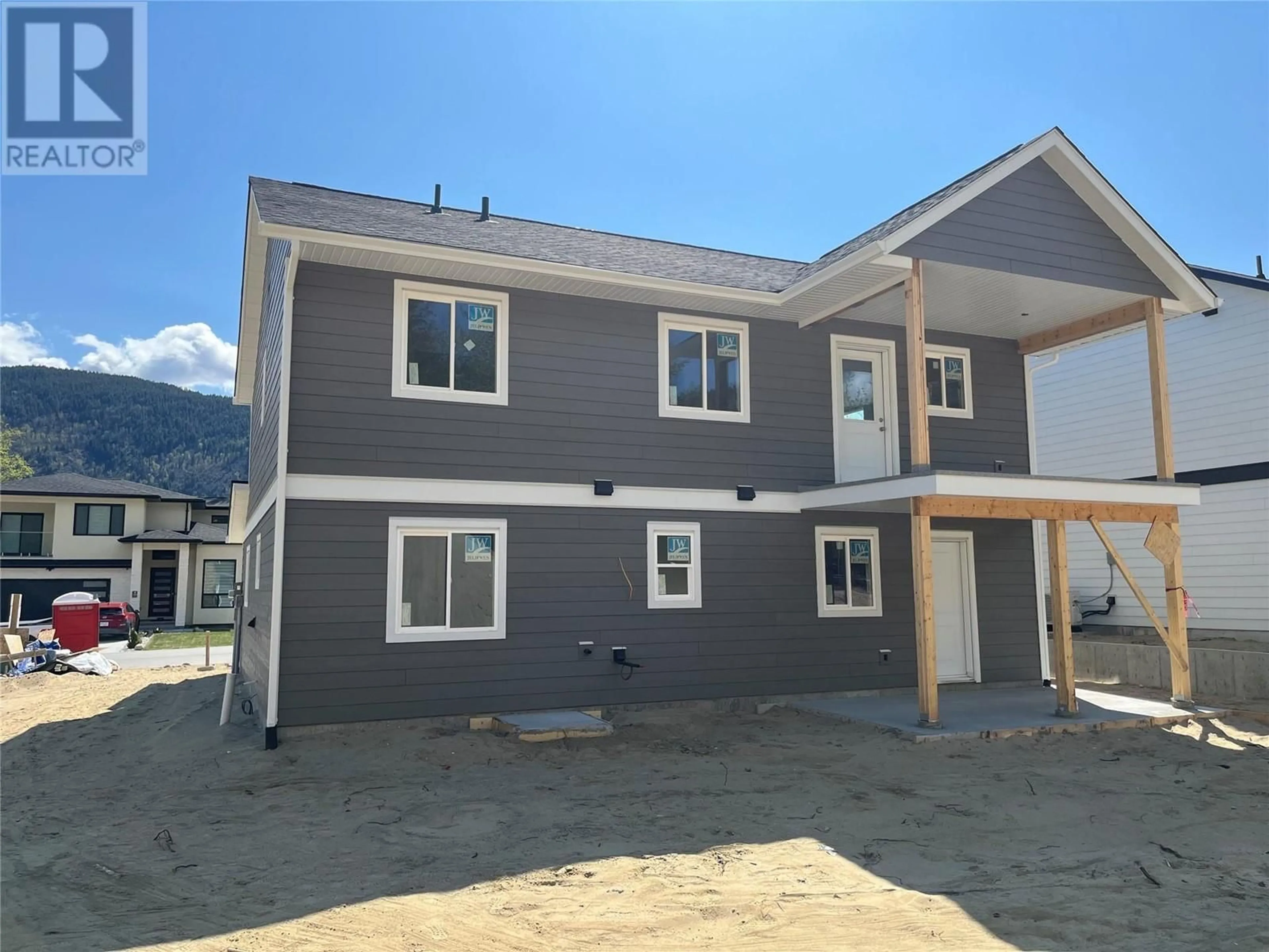 Home with vinyl exterior material, building for 3708 TOBA ROAD, Castlegar British Columbia V1N4Y3
