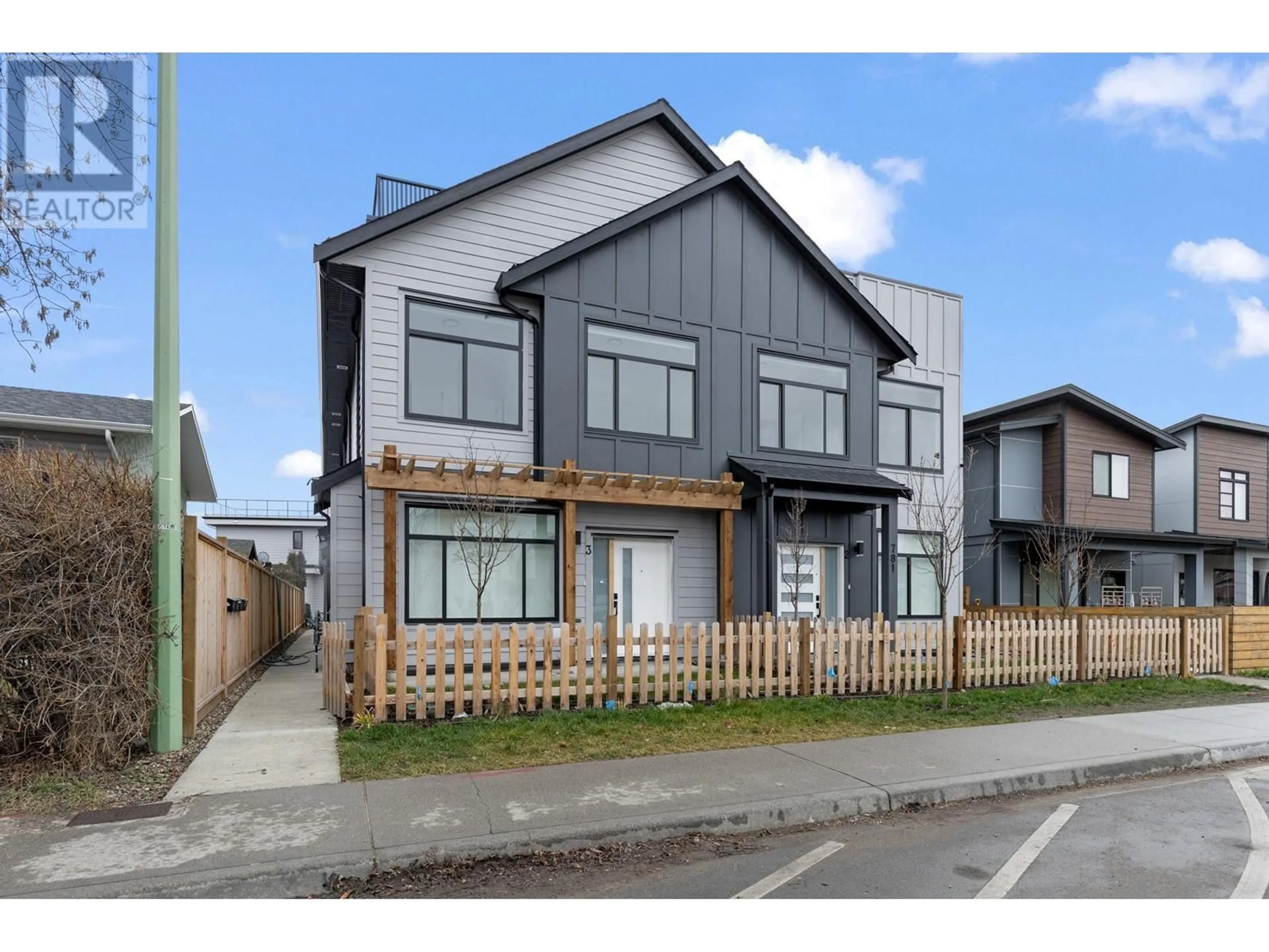 Home with vinyl exterior material, street for 2 - 781 RAYMER AVENUE, Kelowna British Columbia V1Y4Z7