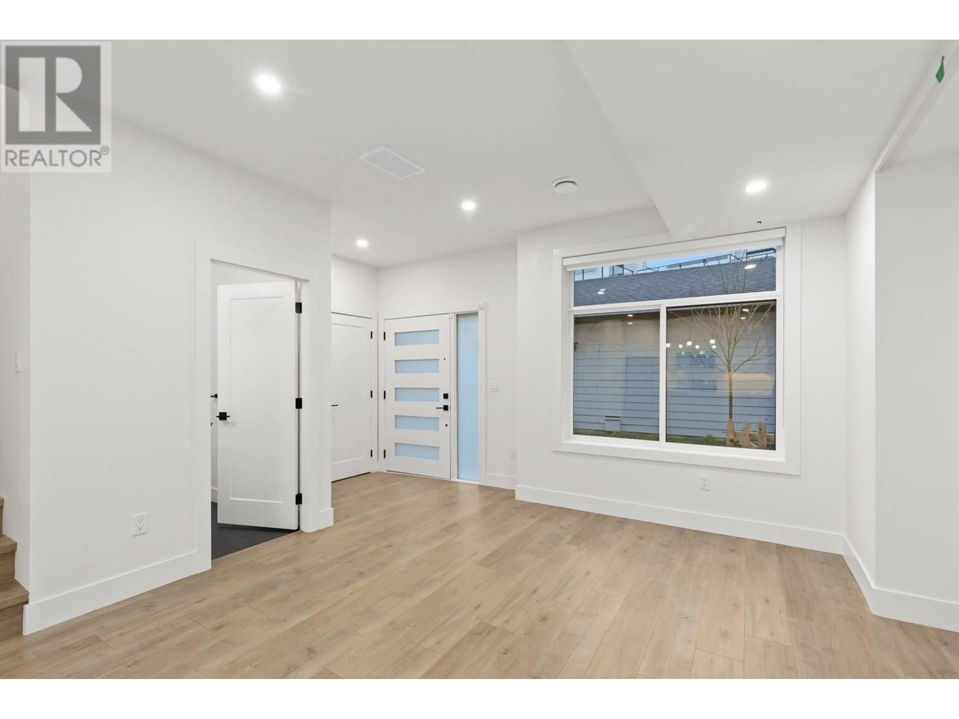 Unknown for 2 - 781 RAYMER AVENUE, Kelowna British Columbia V1Y4Z7