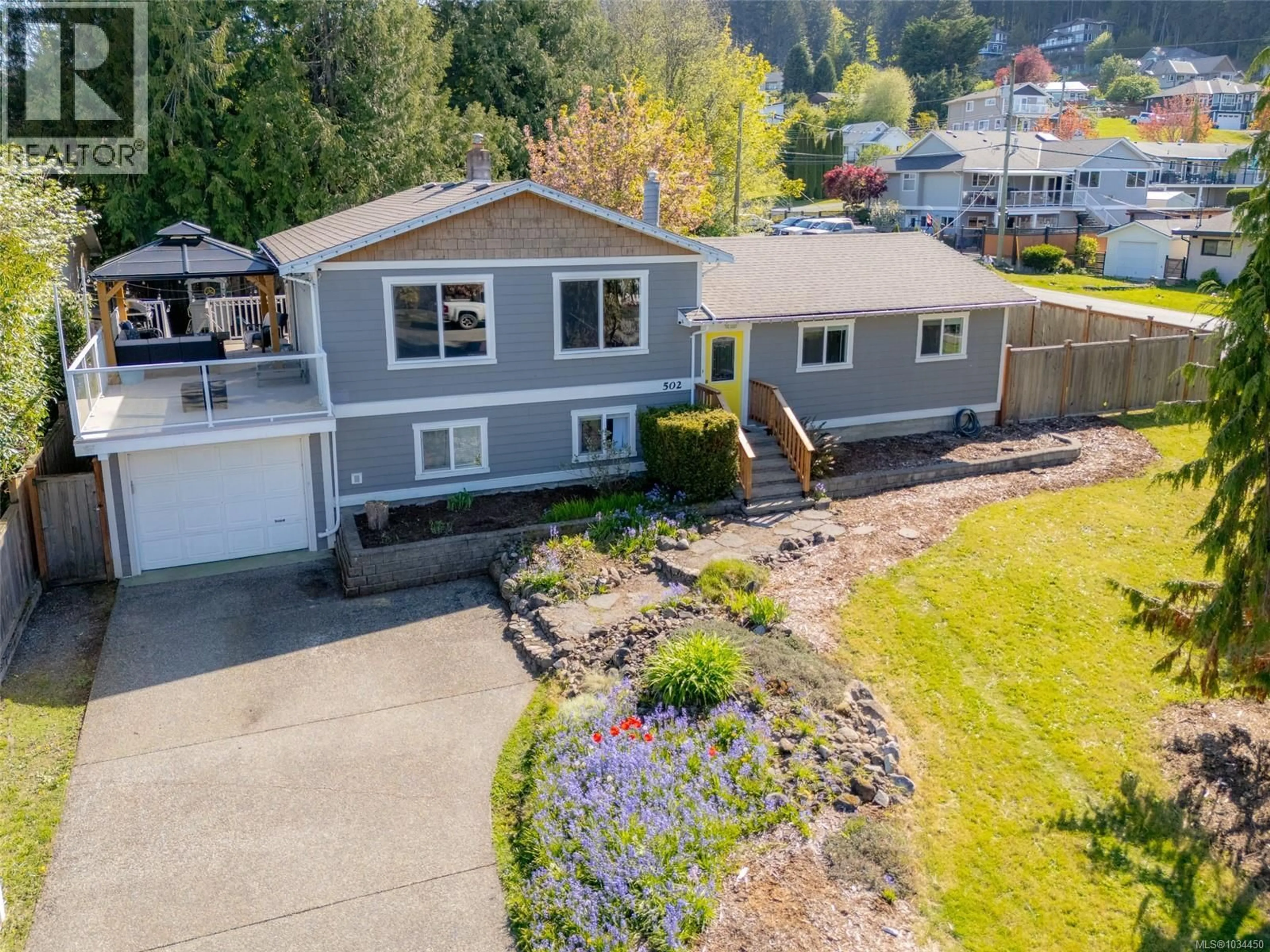 A pic from outside/outdoor area/front of a property/back of a property/a pic from drone, unknown for 502 DAVIS ROAD, Ladysmith British Columbia V9G1W1