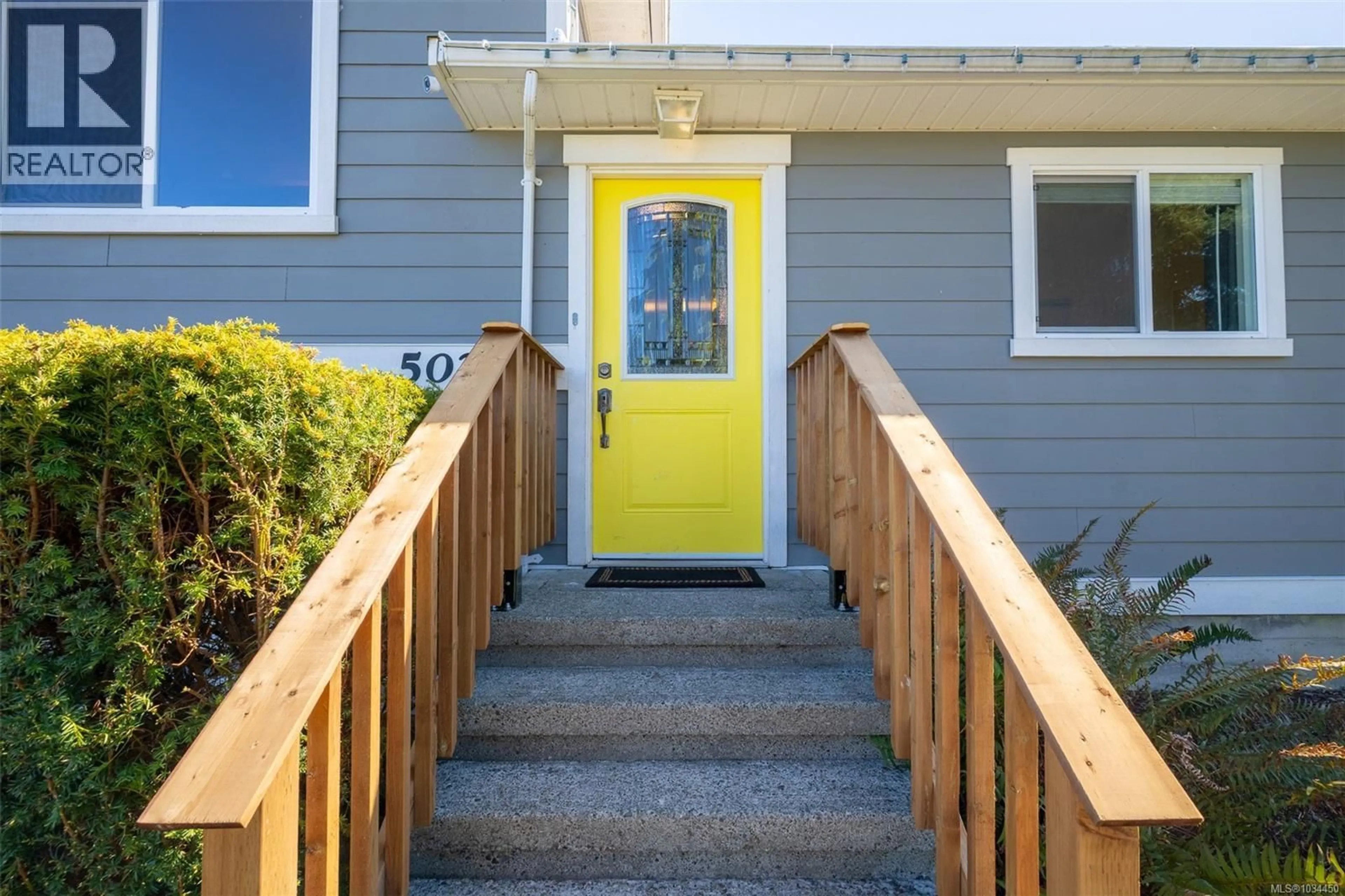 Indoor entryway for 502 DAVIS ROAD, Ladysmith British Columbia V9G1W1