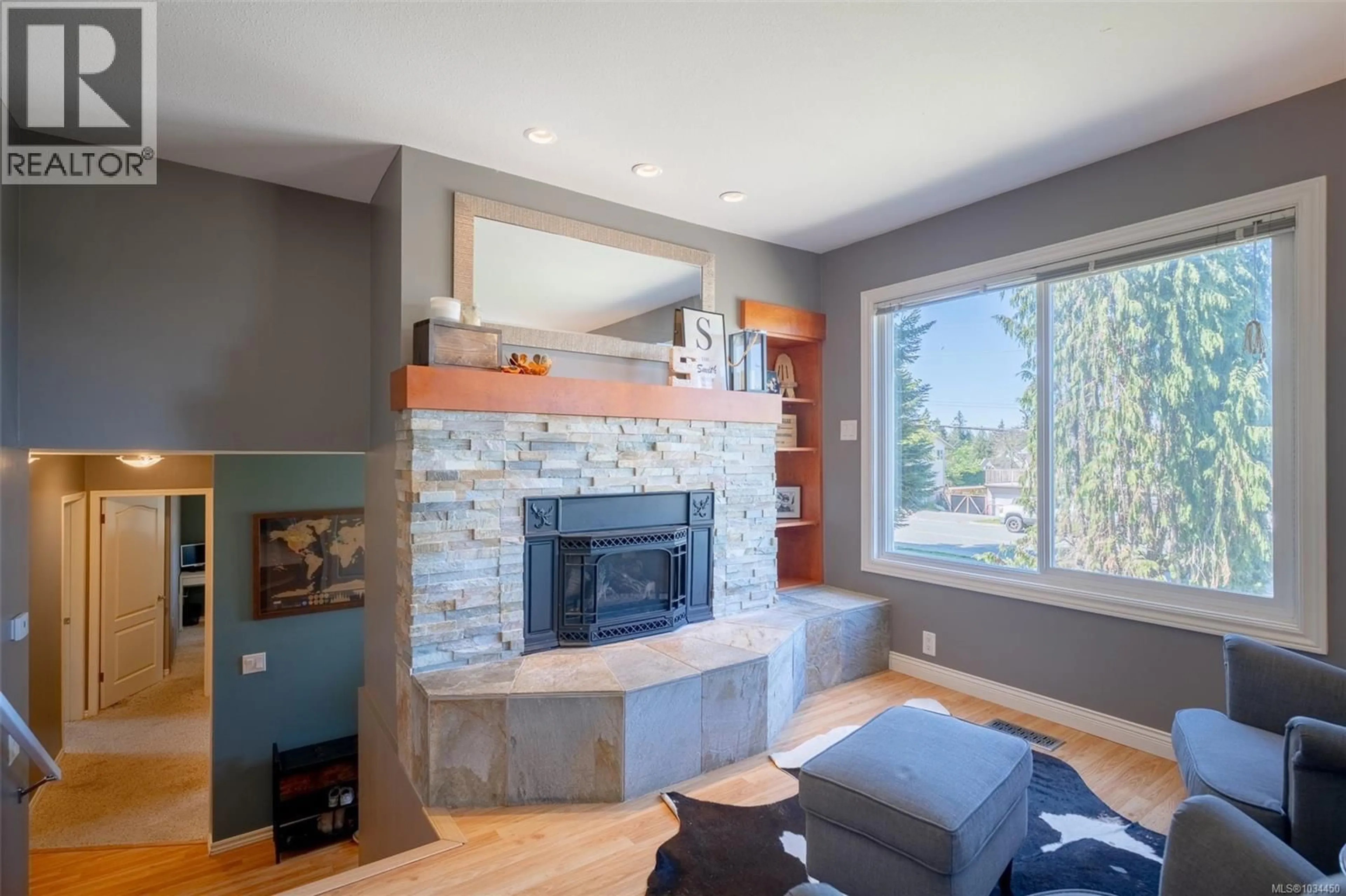 Living room with furniture, ceramic/tile floor for 502 DAVIS ROAD, Ladysmith British Columbia V9G1W1
