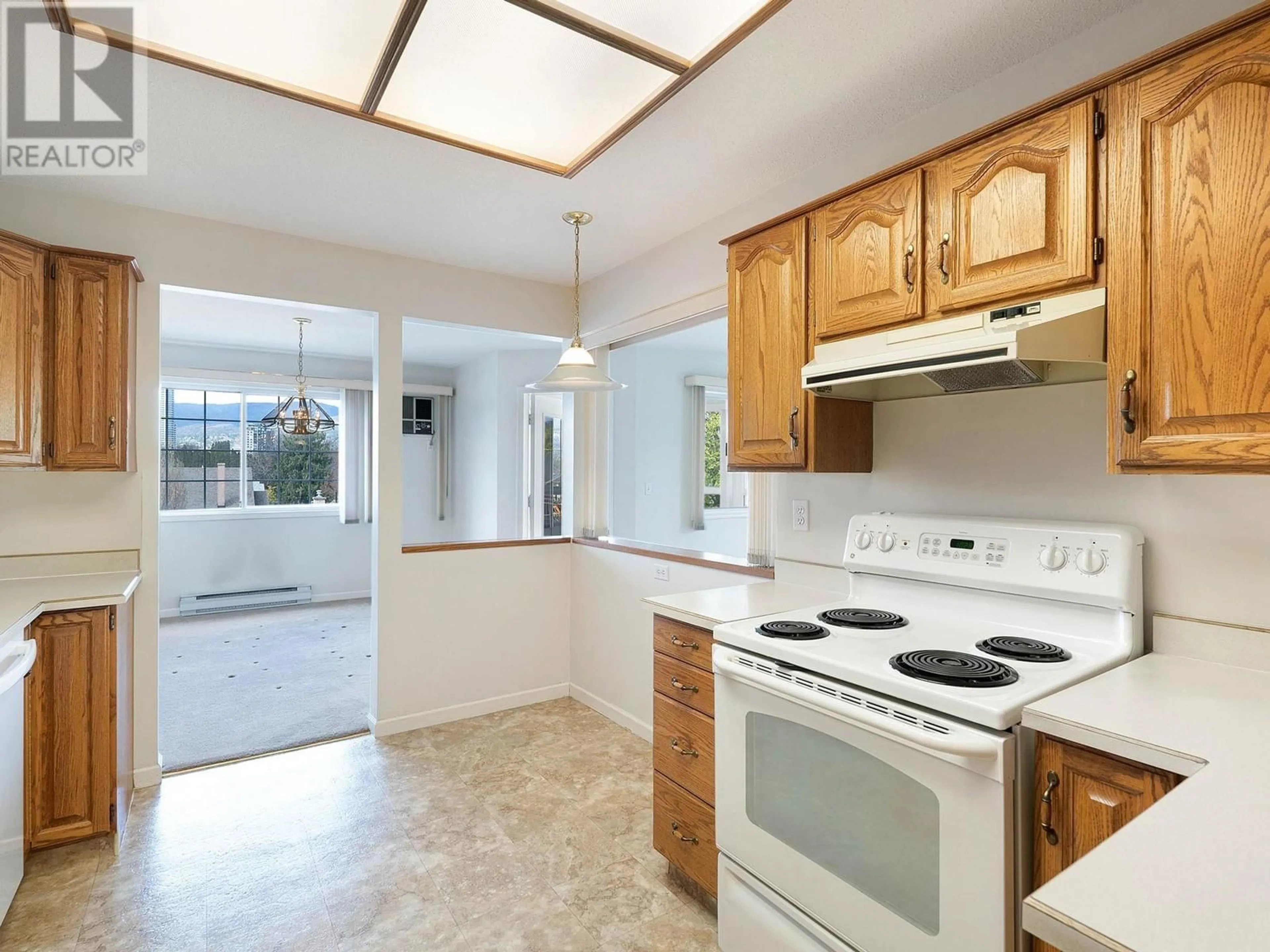 Standard kitchen, ceramic/tile floor for 209 - 945 LAWRENCE AVENUE, Kelowna British Columbia V1Y6M3