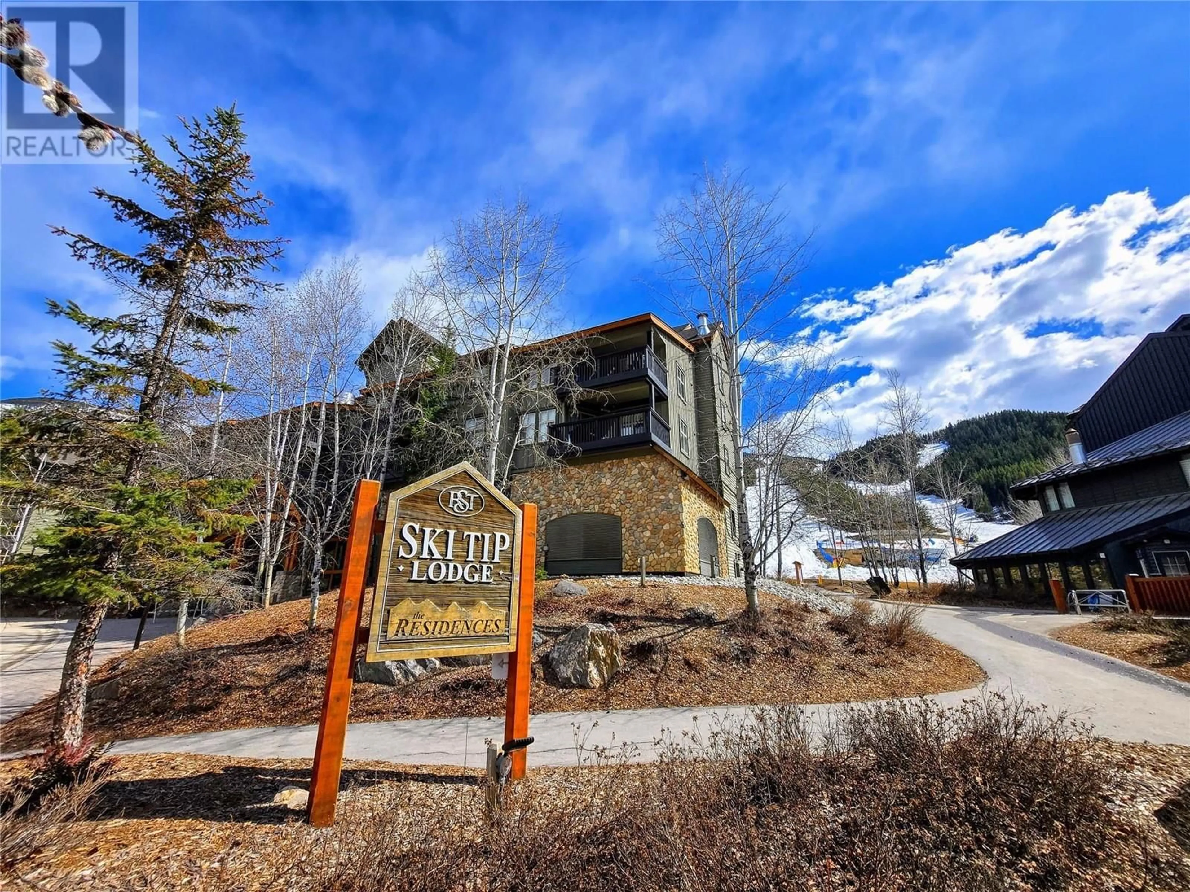 Patio, mountain view for 201 - 2050 SUMMIT DRIVE, Panorama British Columbia V0A1T0