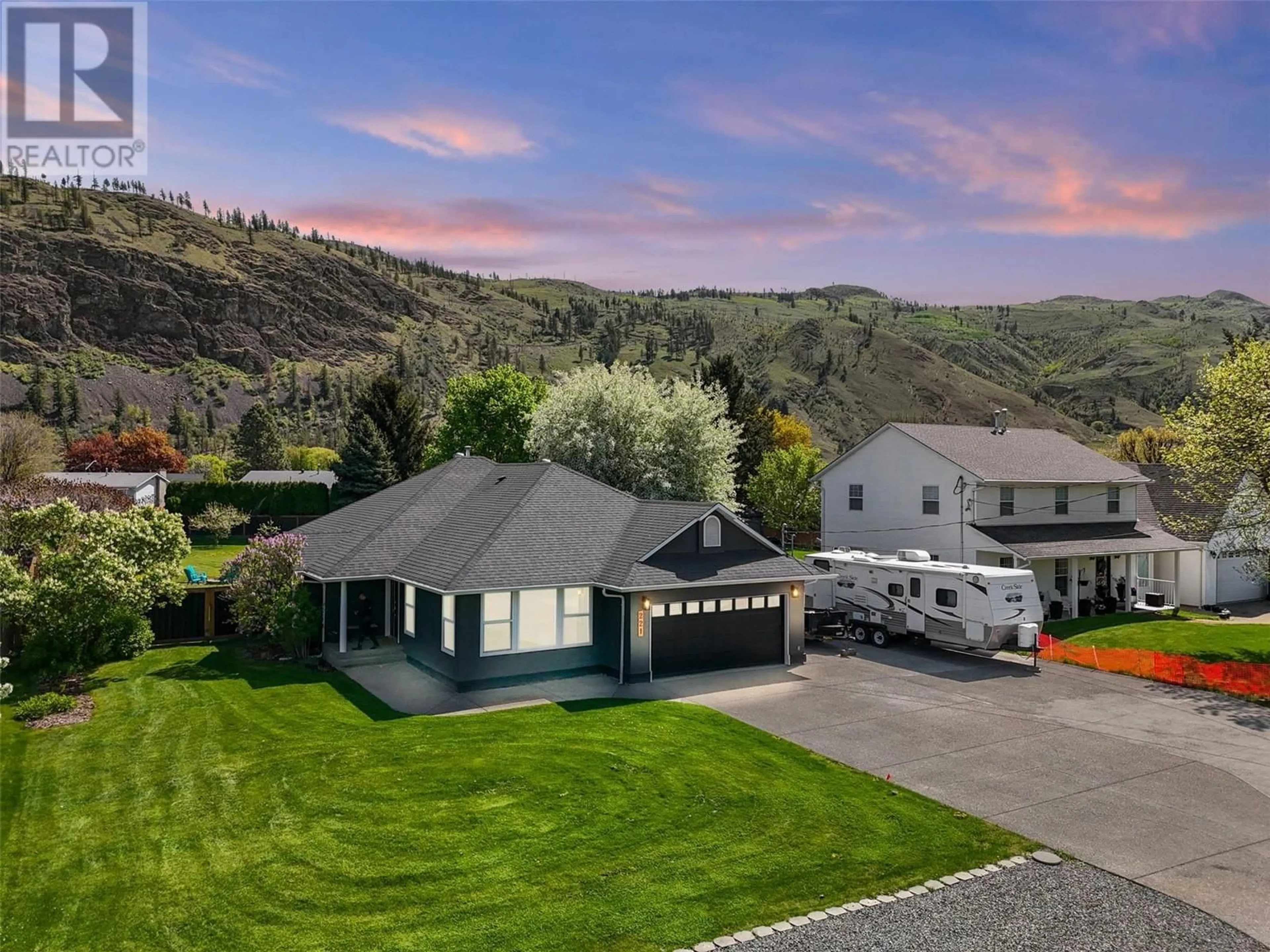 A pic from outside/outdoor area/front of a property/back of a property/a pic from drone, mountain view for 221 CHETWYND DRIVE, Kamloops British Columbia V2H1L7
