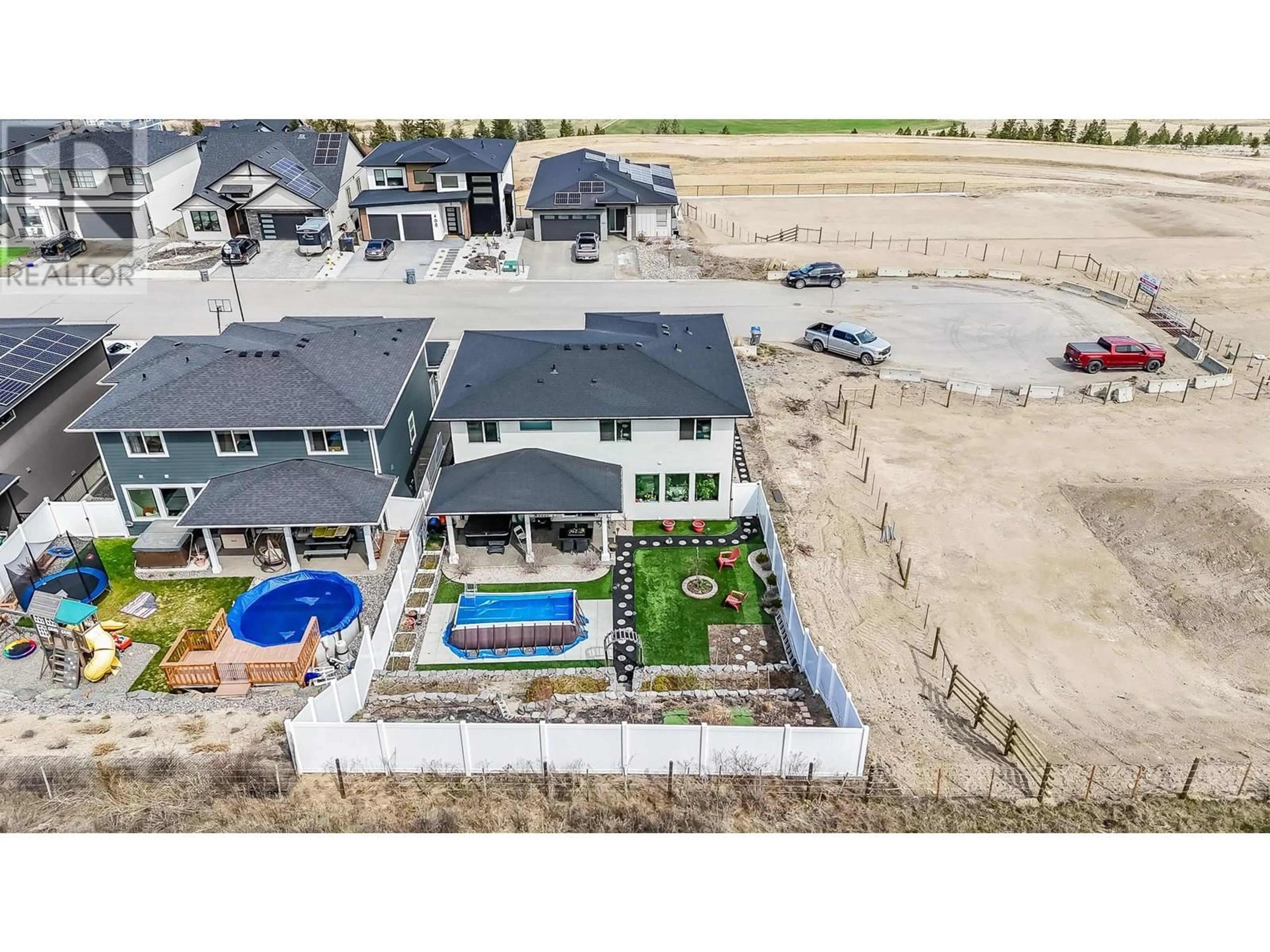 A pic from outside/outdoor area/front of a property/back of a property/a pic from drone, water/lake/river/ocean view for 465 EDINBURGH BOULEVARD, Kamloops British Columbia V1S0E6