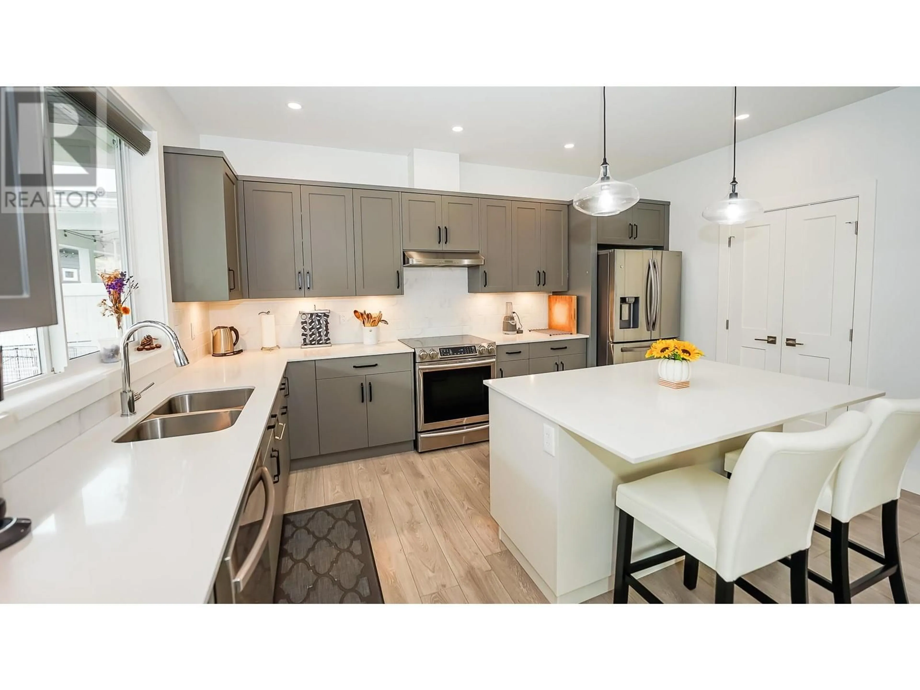 Open concept kitchen, unknown for 465 EDINBURGH BOULEVARD, Kamloops British Columbia V1S0E6
