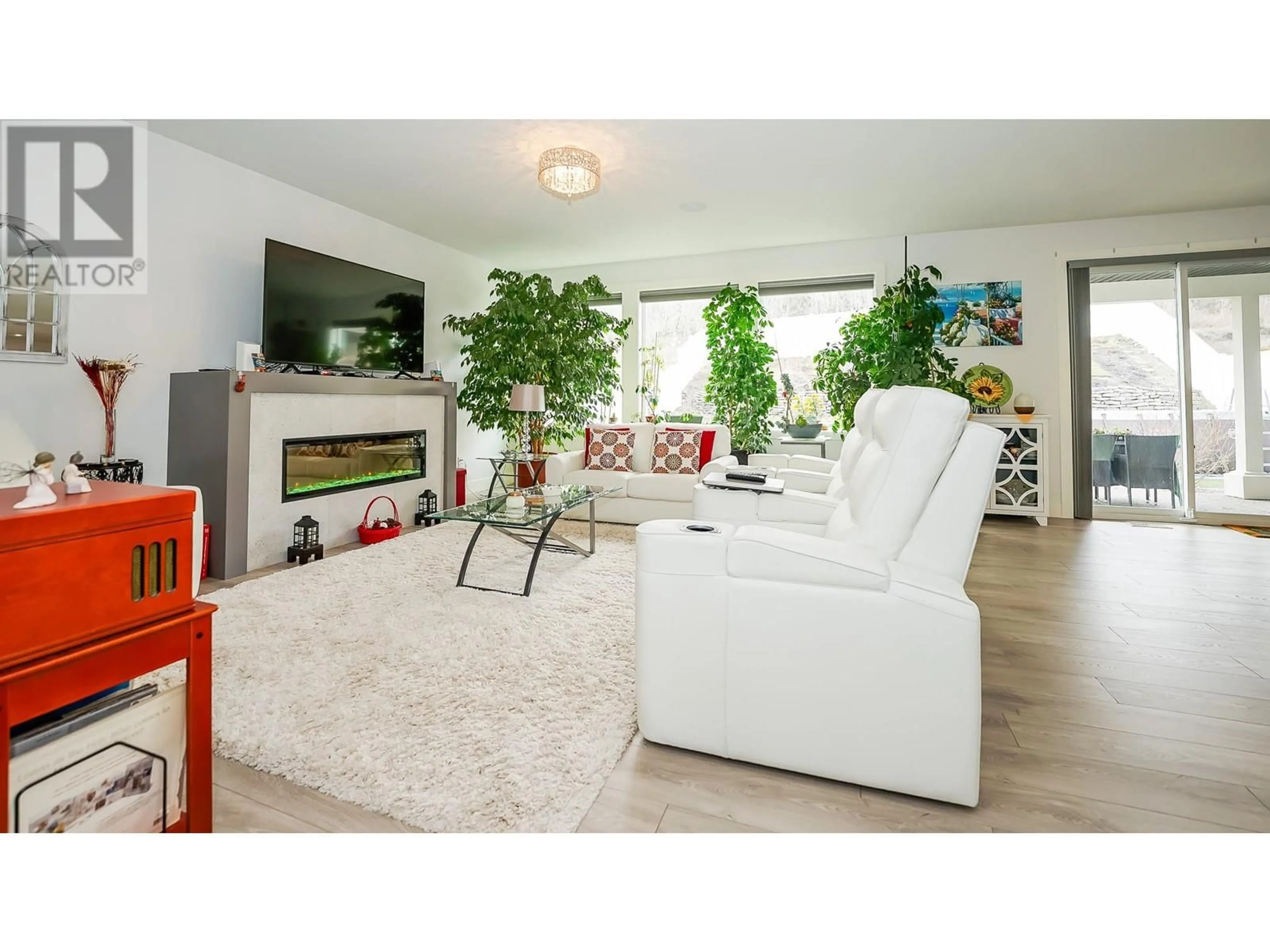 Living room with furniture, unknown for 465 EDINBURGH BOULEVARD, Kamloops British Columbia V1S0E6