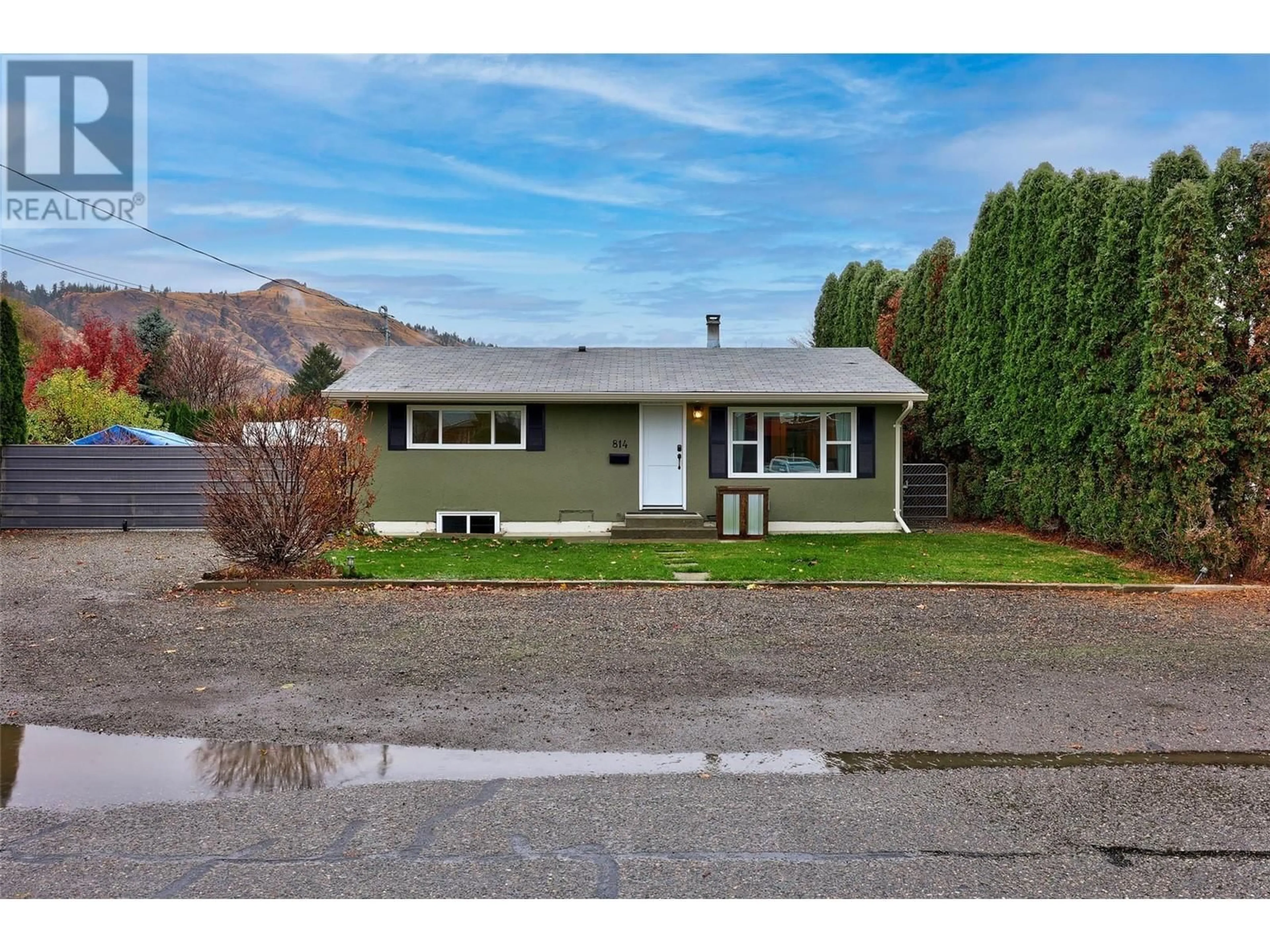 Home with vinyl exterior material, street for 814 SERLE ROAD, Kamloops British Columbia V2B6L7