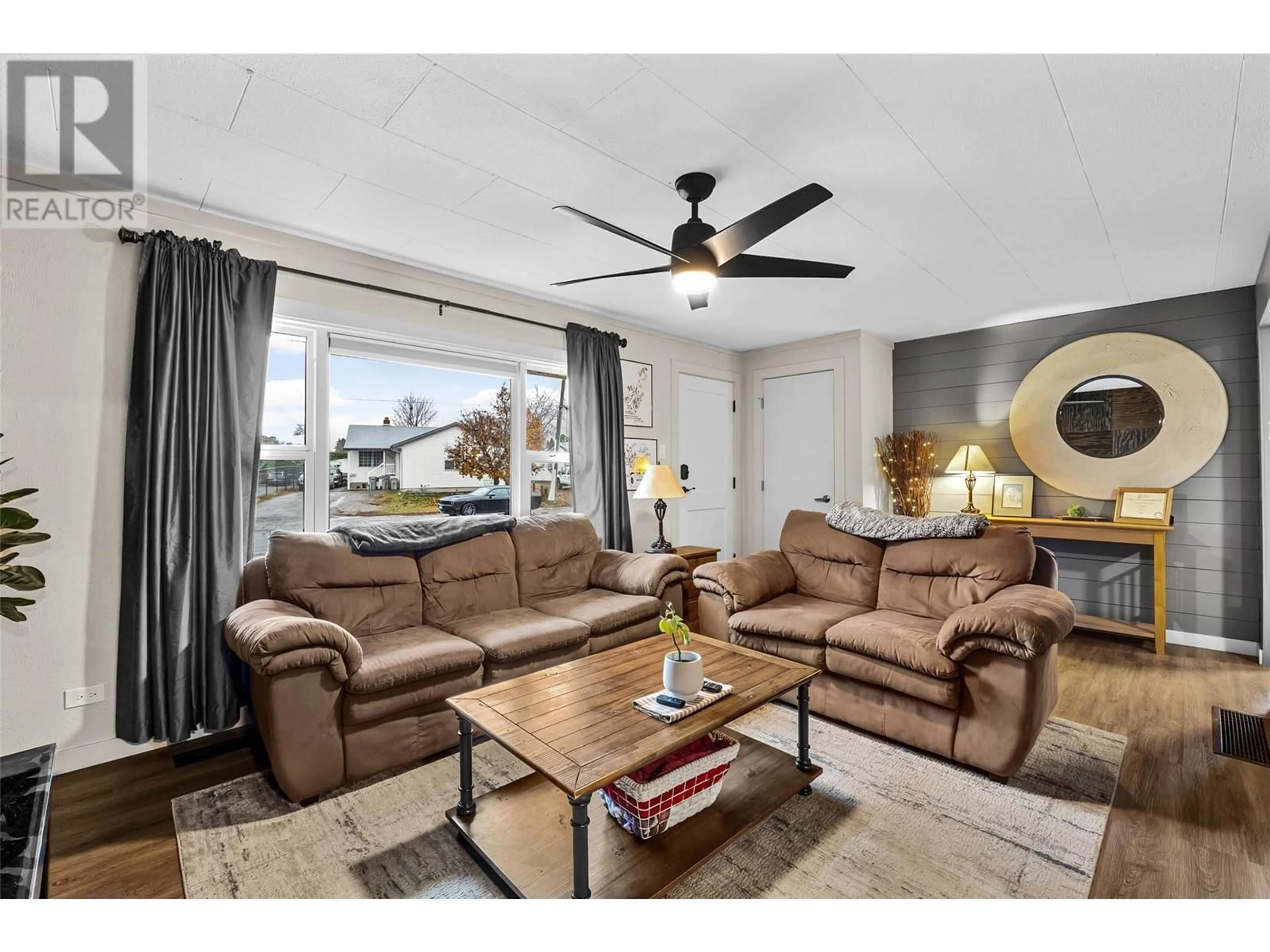 Living room with furniture, unknown for 814 SERLE ROAD, Kamloops British Columbia V2B6L7