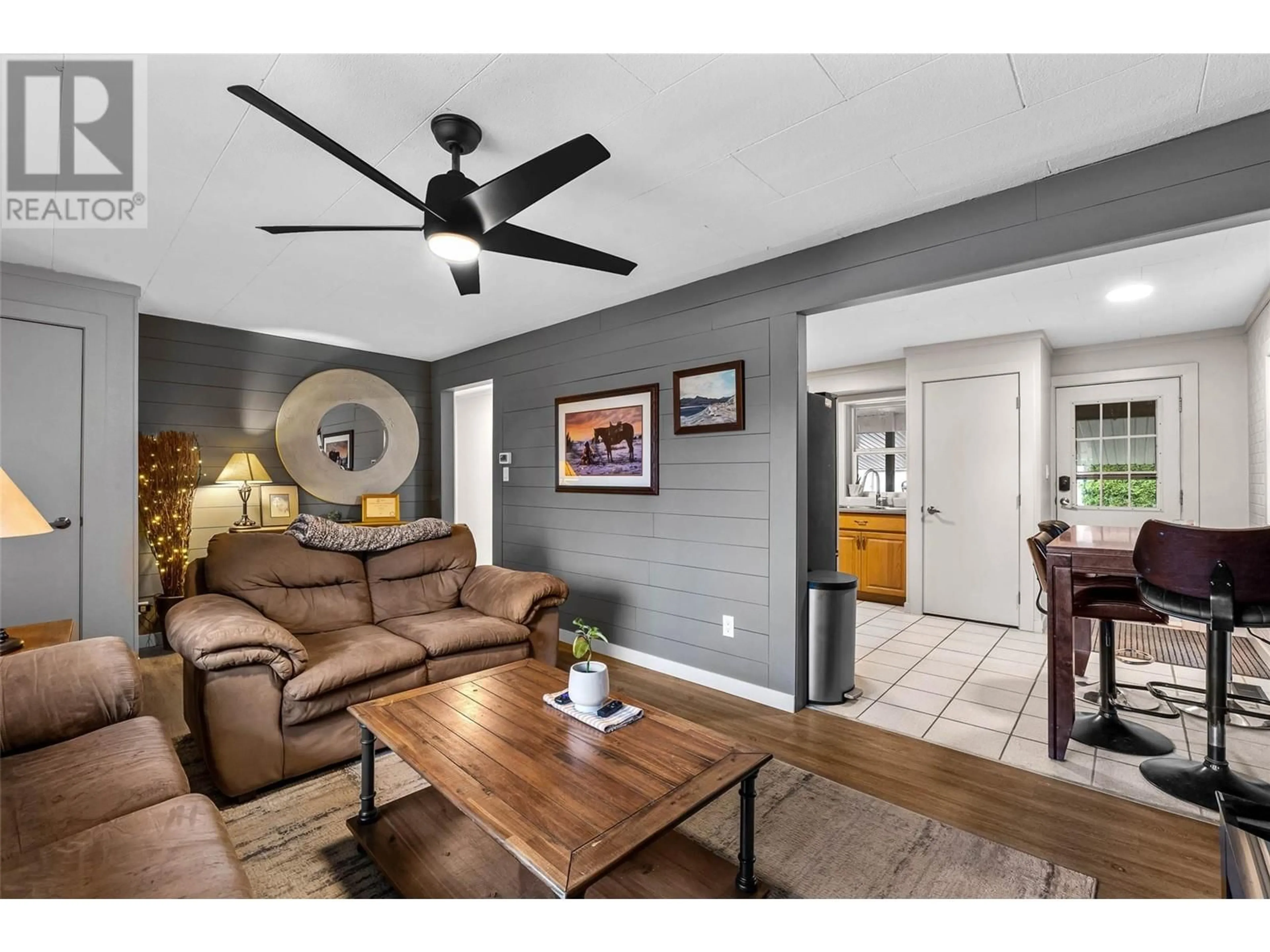 Living room with furniture, unknown for 814 SERLE ROAD, Kamloops British Columbia V2B6L7