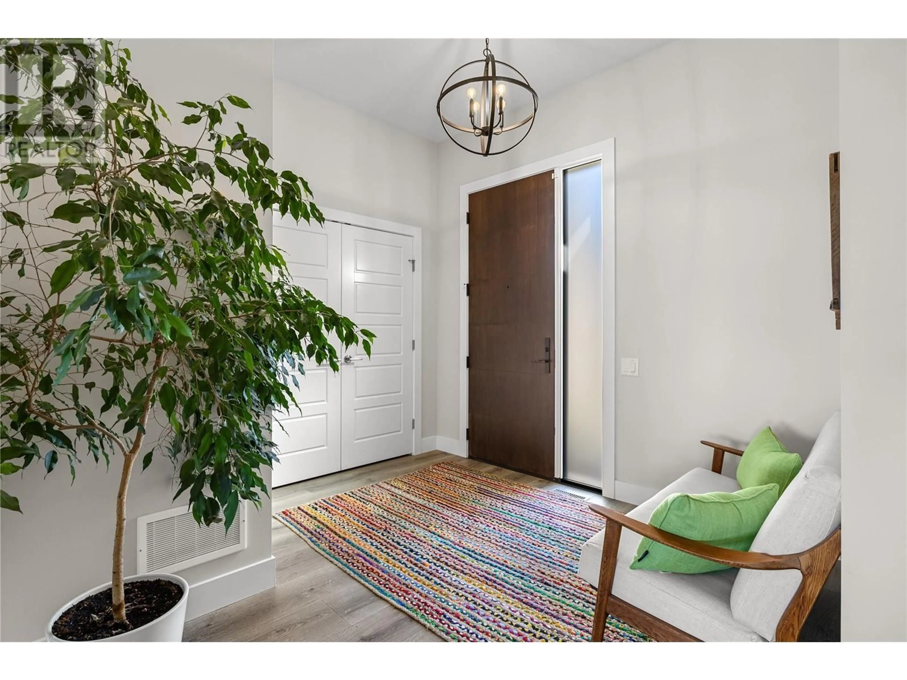 Indoor entryway for 1950 TALLGRASS TRAIL, Kelowna British Columbia V1P1T7