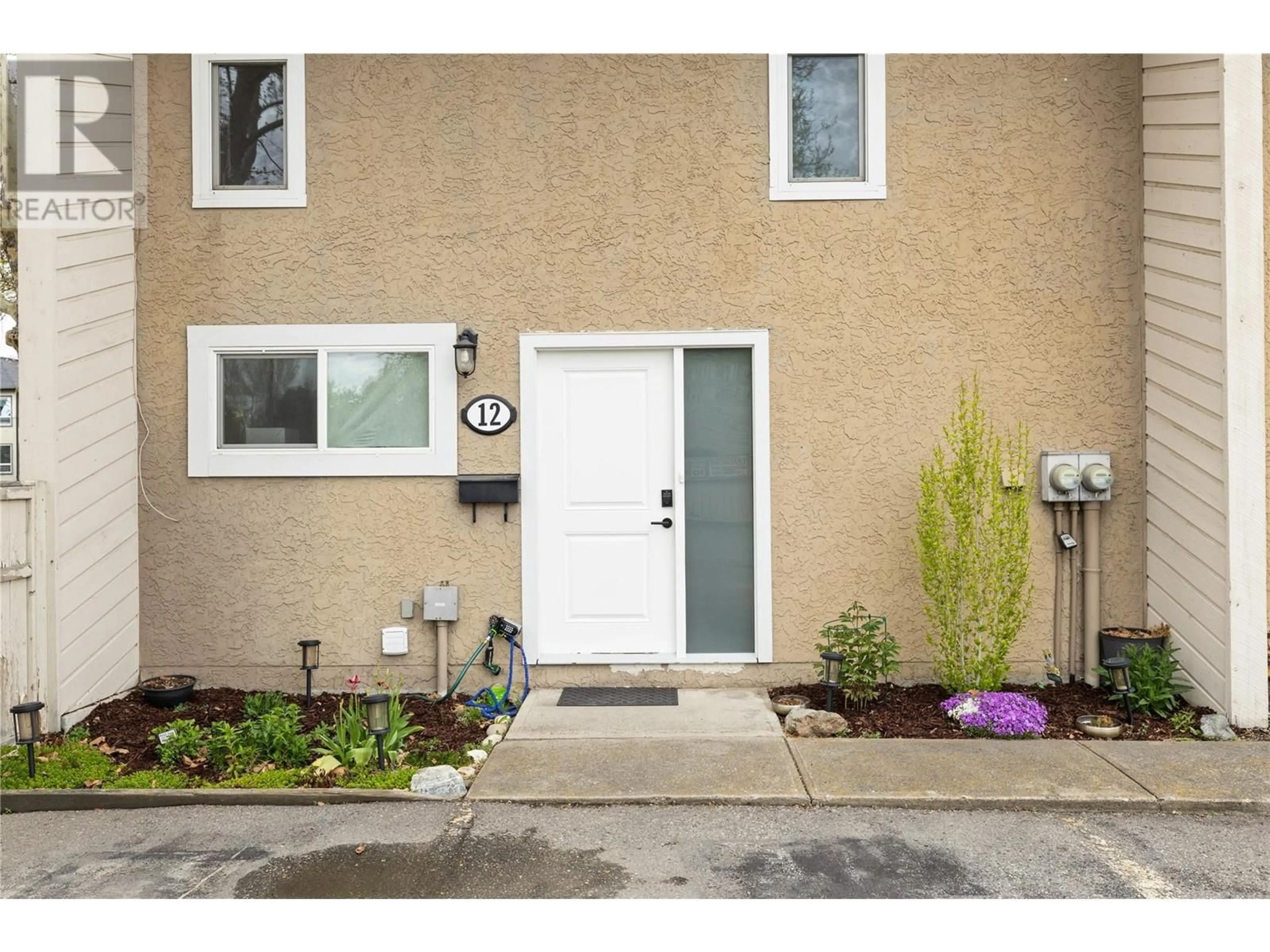 Indoor entryway for 12 - 217 FRANKLYN ROAD, Kelowna British Columbia V1X6A9