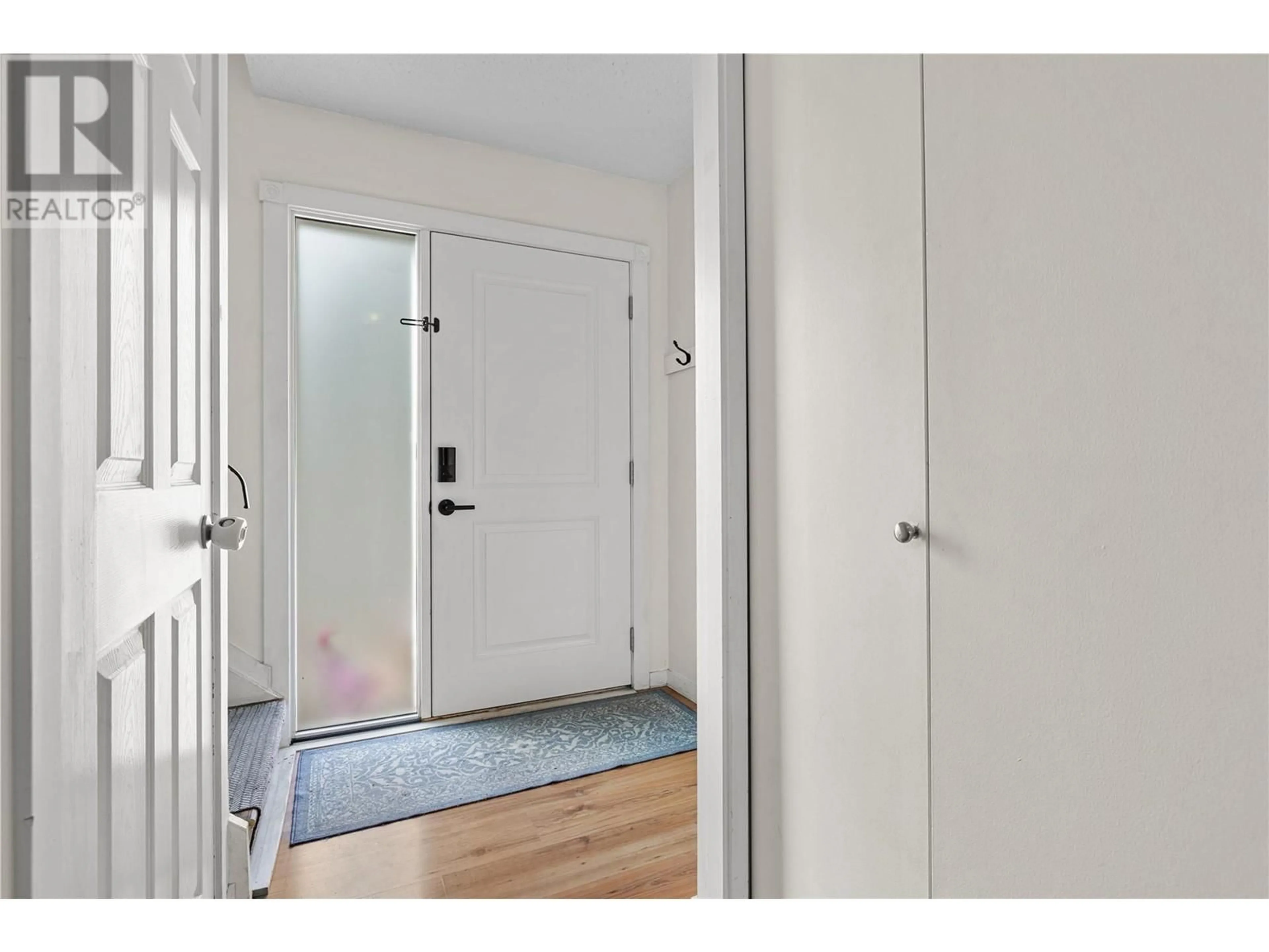 Indoor entryway for 12 - 217 FRANKLYN ROAD, Kelowna British Columbia V1X6A9