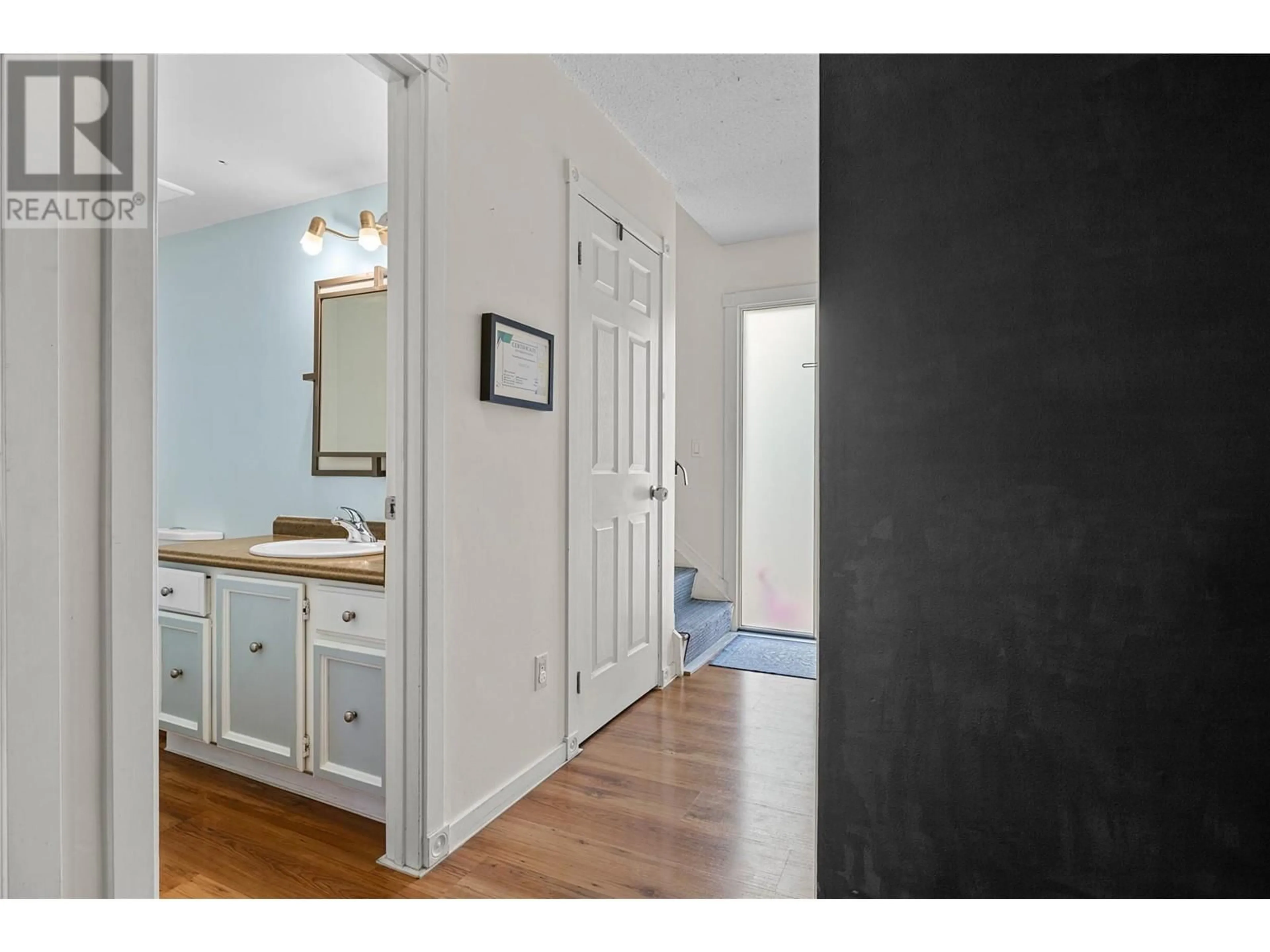 Indoor entryway for 12 - 217 FRANKLYN ROAD, Kelowna British Columbia V1X6A9