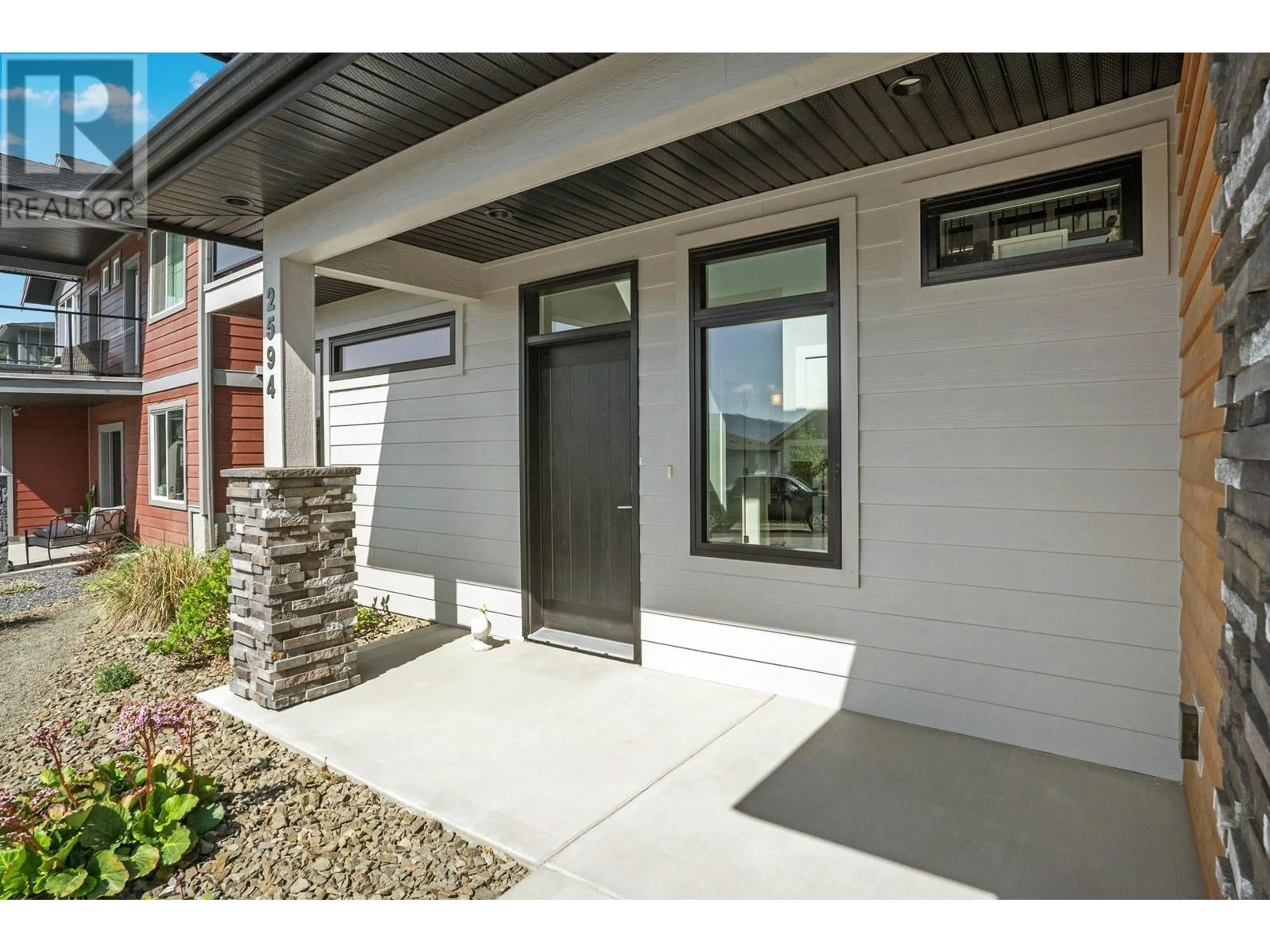 Indoor entryway for 2594 CROWN CREST DRIVE, West Kelowna British Columbia V4T3N3