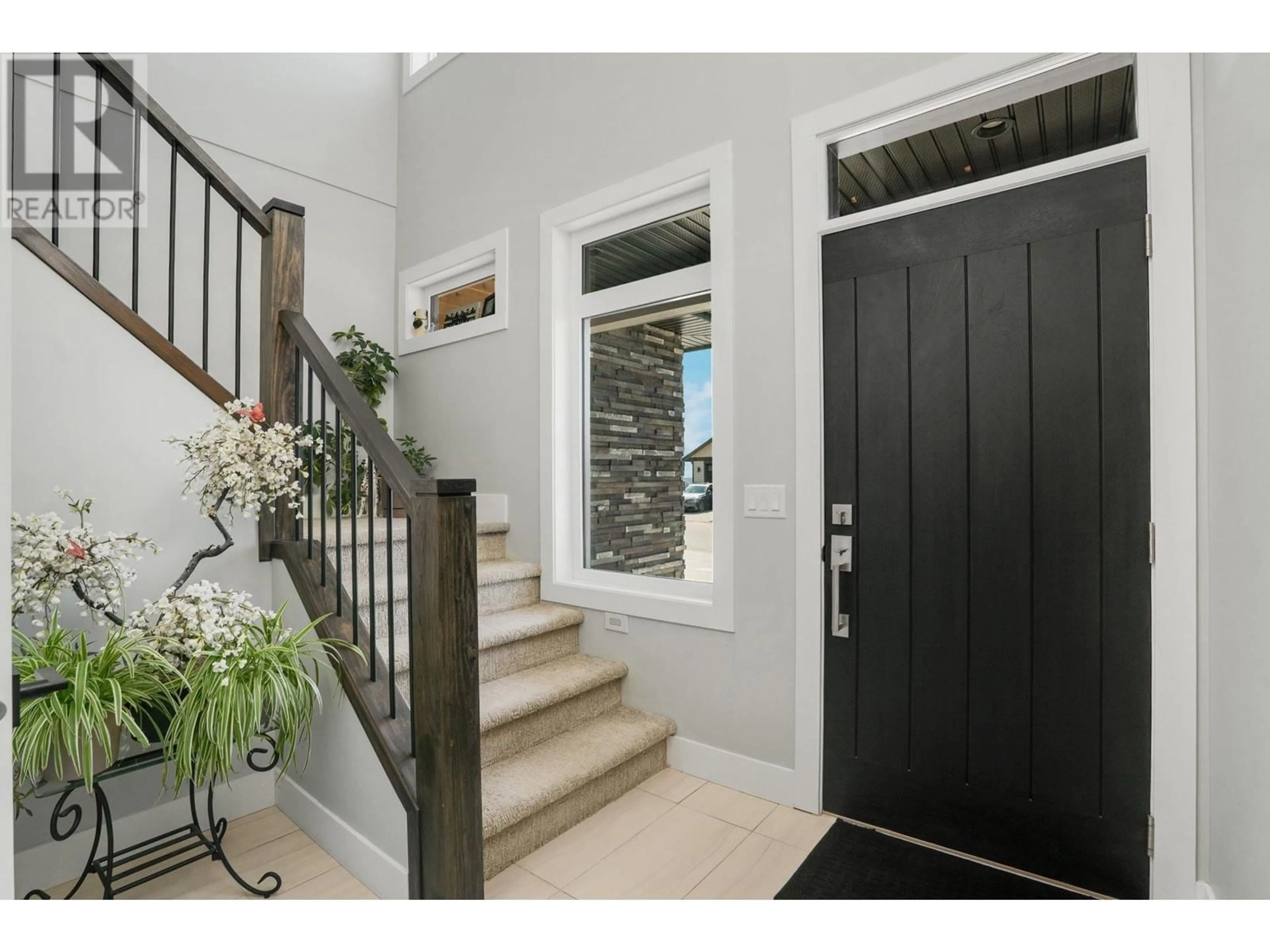 Indoor entryway for 2594 CROWN CREST DRIVE, West Kelowna British Columbia V4T3N3