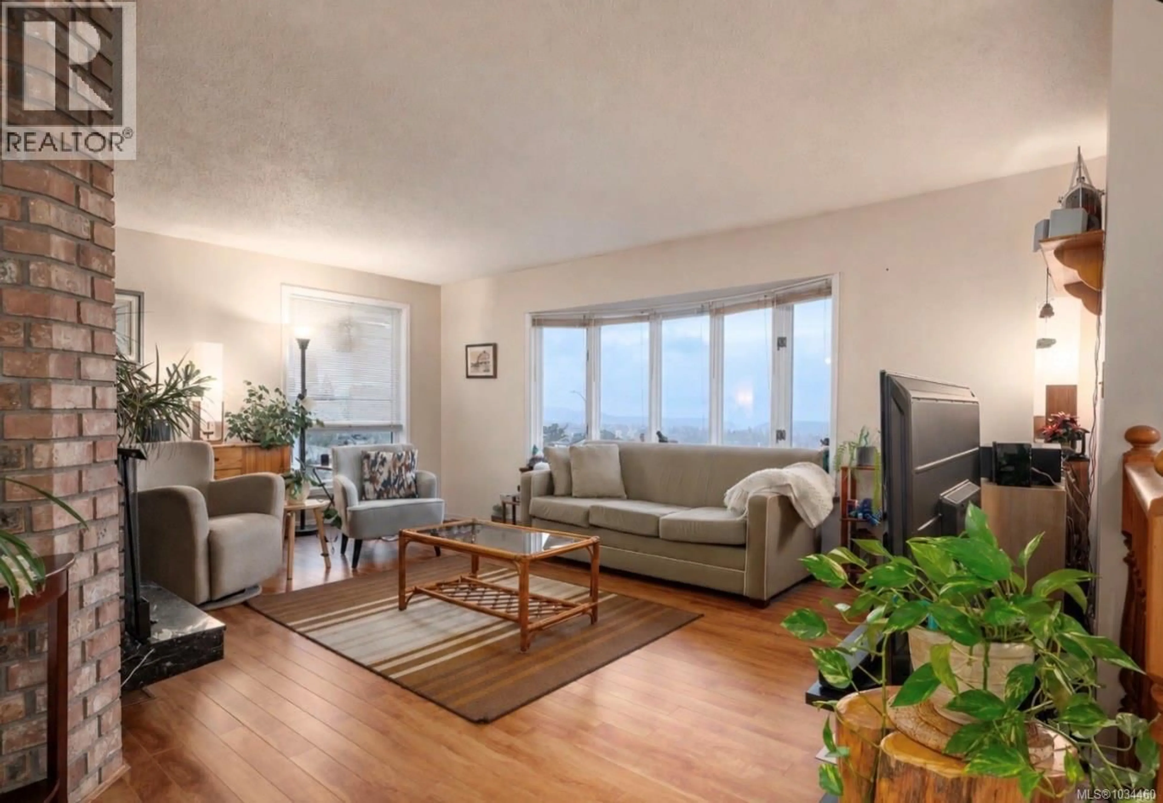 Living room with furniture, unknown for 1085 COLLEGE DRIVE, Nanaimo British Columbia V9R5V5