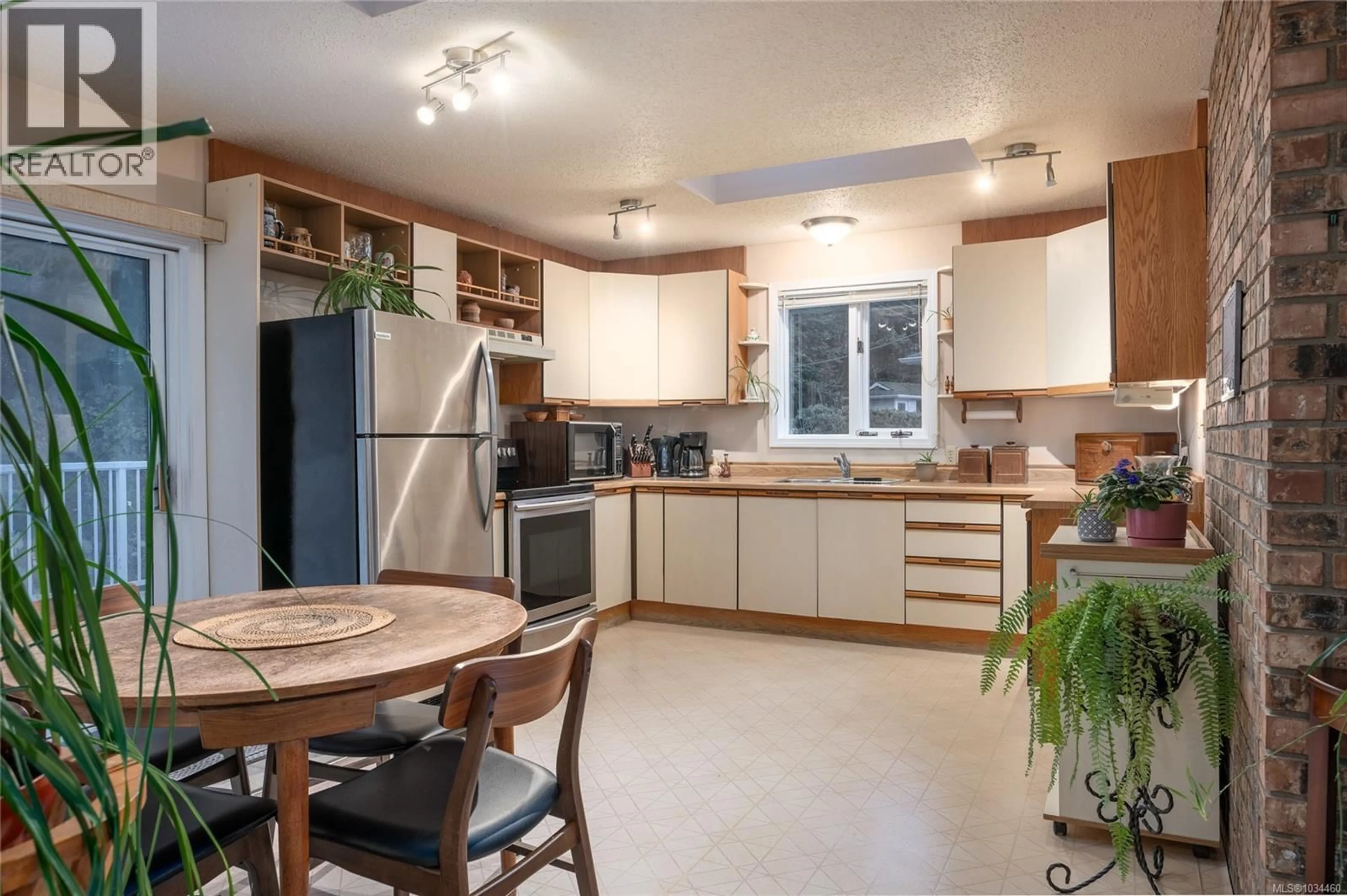 Standard kitchen, unknown for 1085 COLLEGE DRIVE, Nanaimo British Columbia V9R5V5