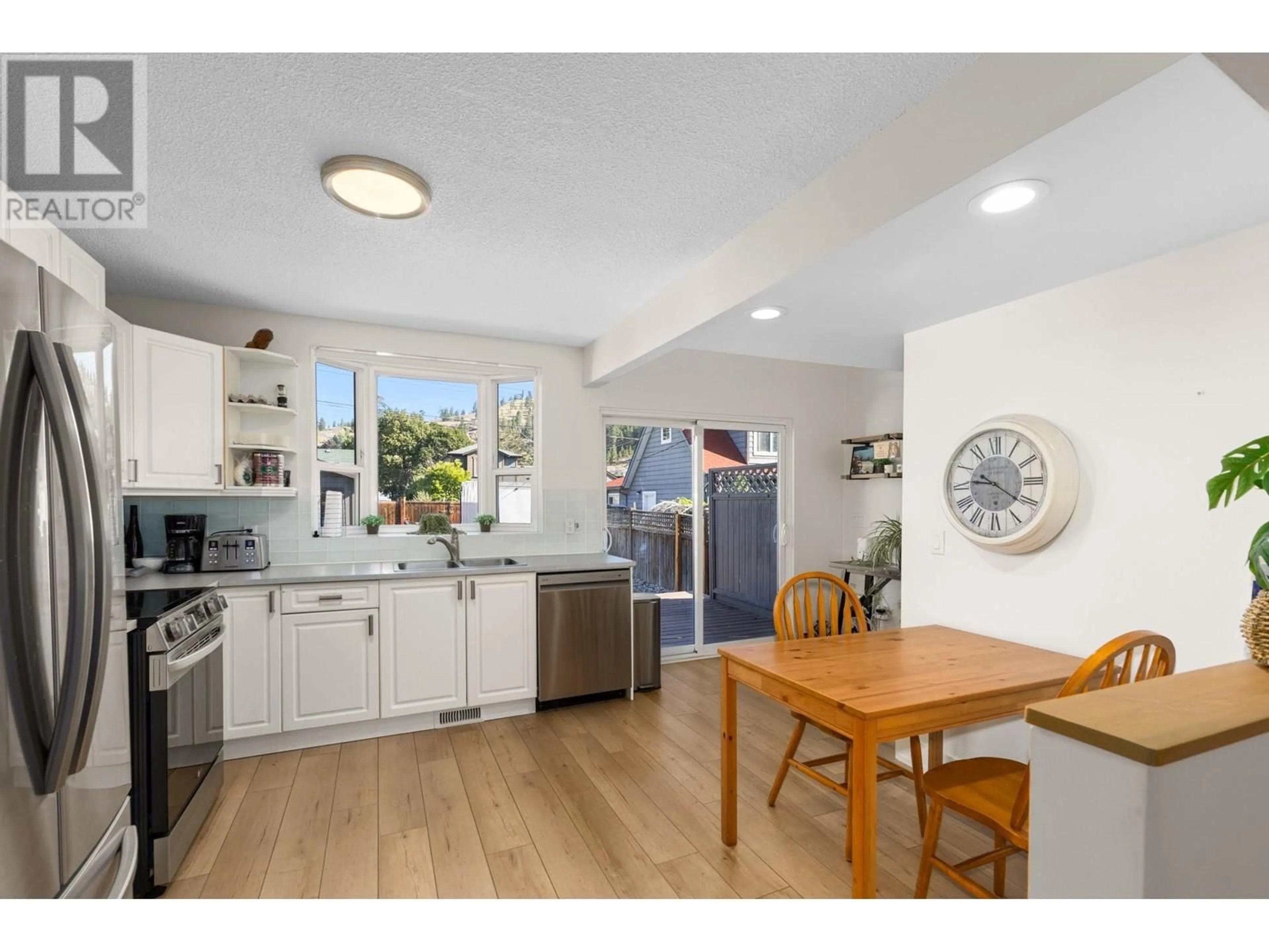 Open concept kitchen, unknown for 566 OKANAGAN BOULEVARD, Kelowna British Columbia V1Y7L1