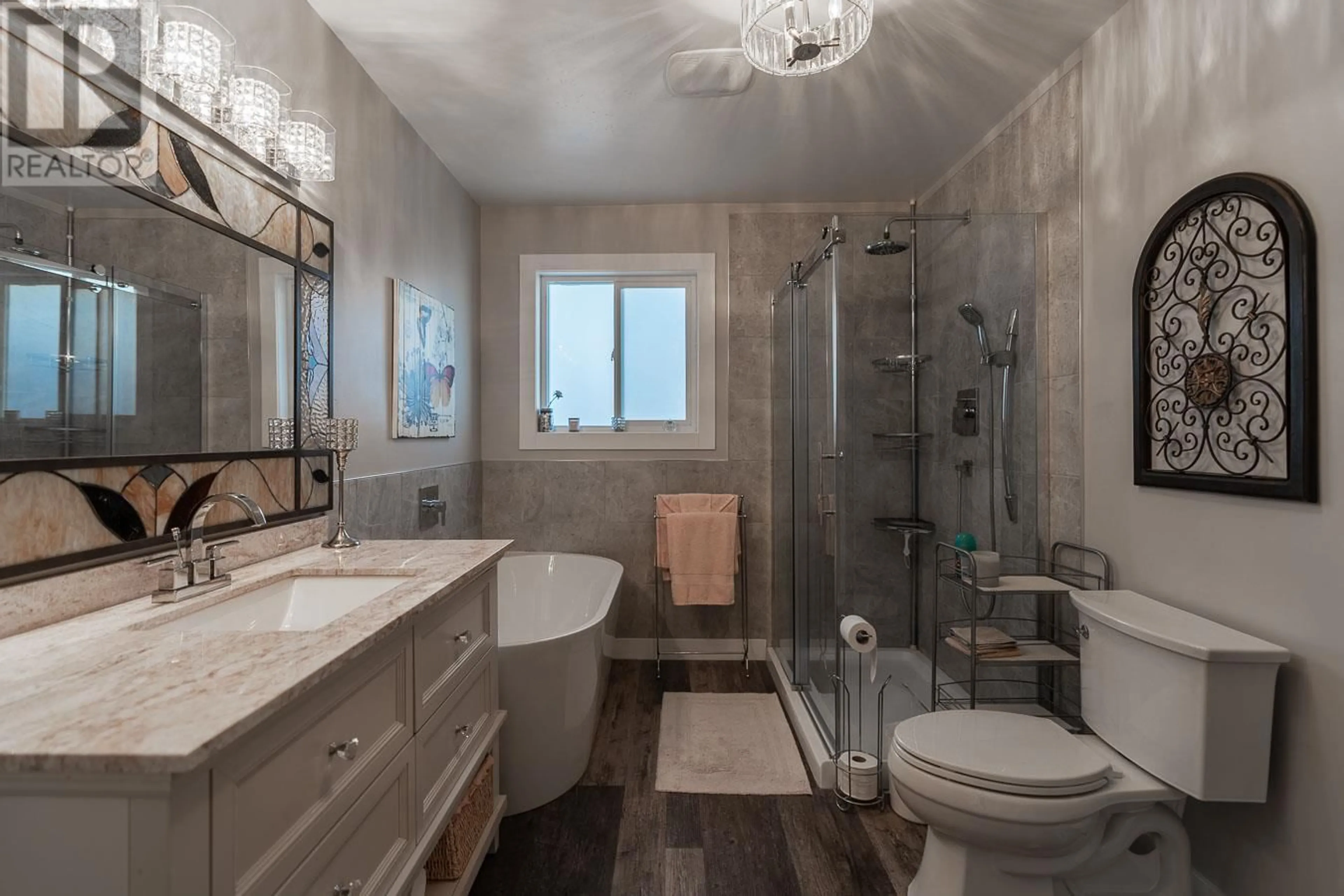 Contemporary bathroom, ceramic/tile floor for 396 GLENEAGLES DRIVE, Kamloops British Columbia V2E1Z4