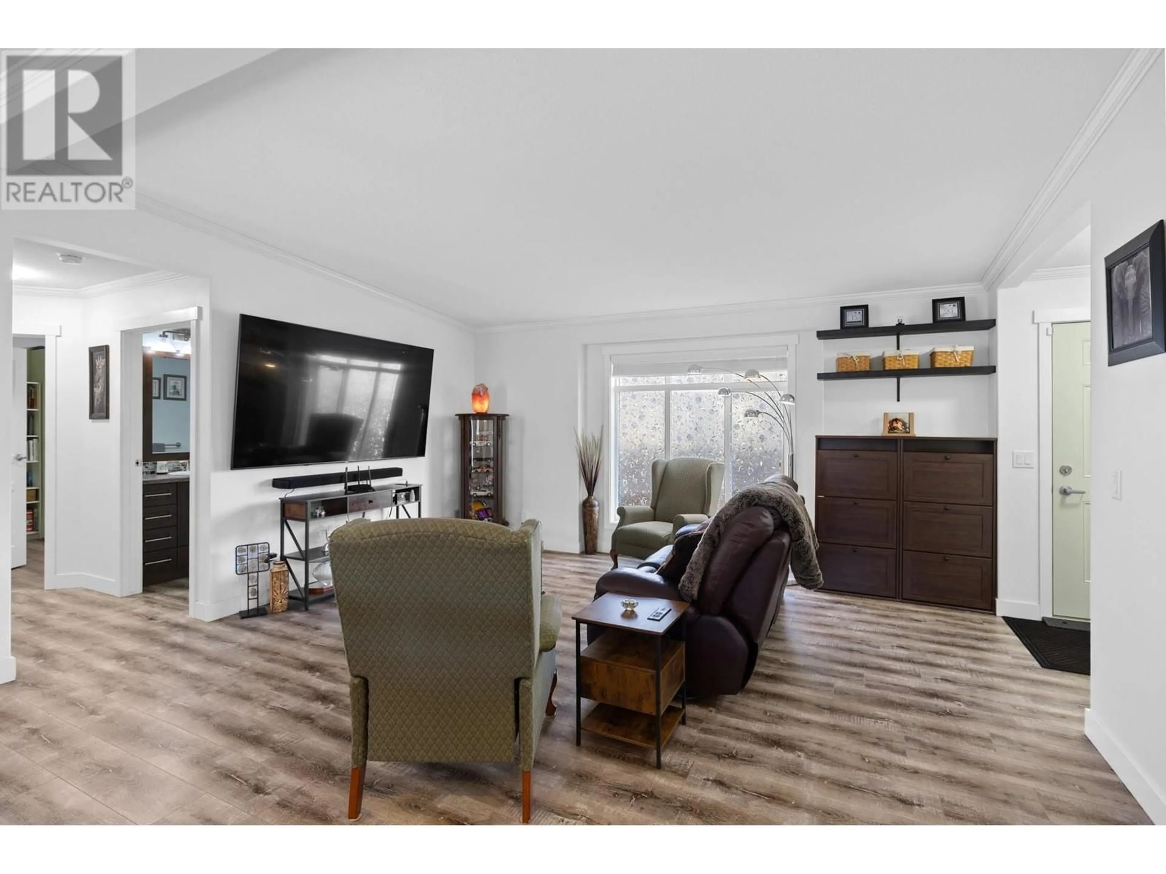 Living room with furniture, wood/laminate floor for 167 - 9020 JIM BAILEY ROAD, Kelowna British Columbia V4V1E5