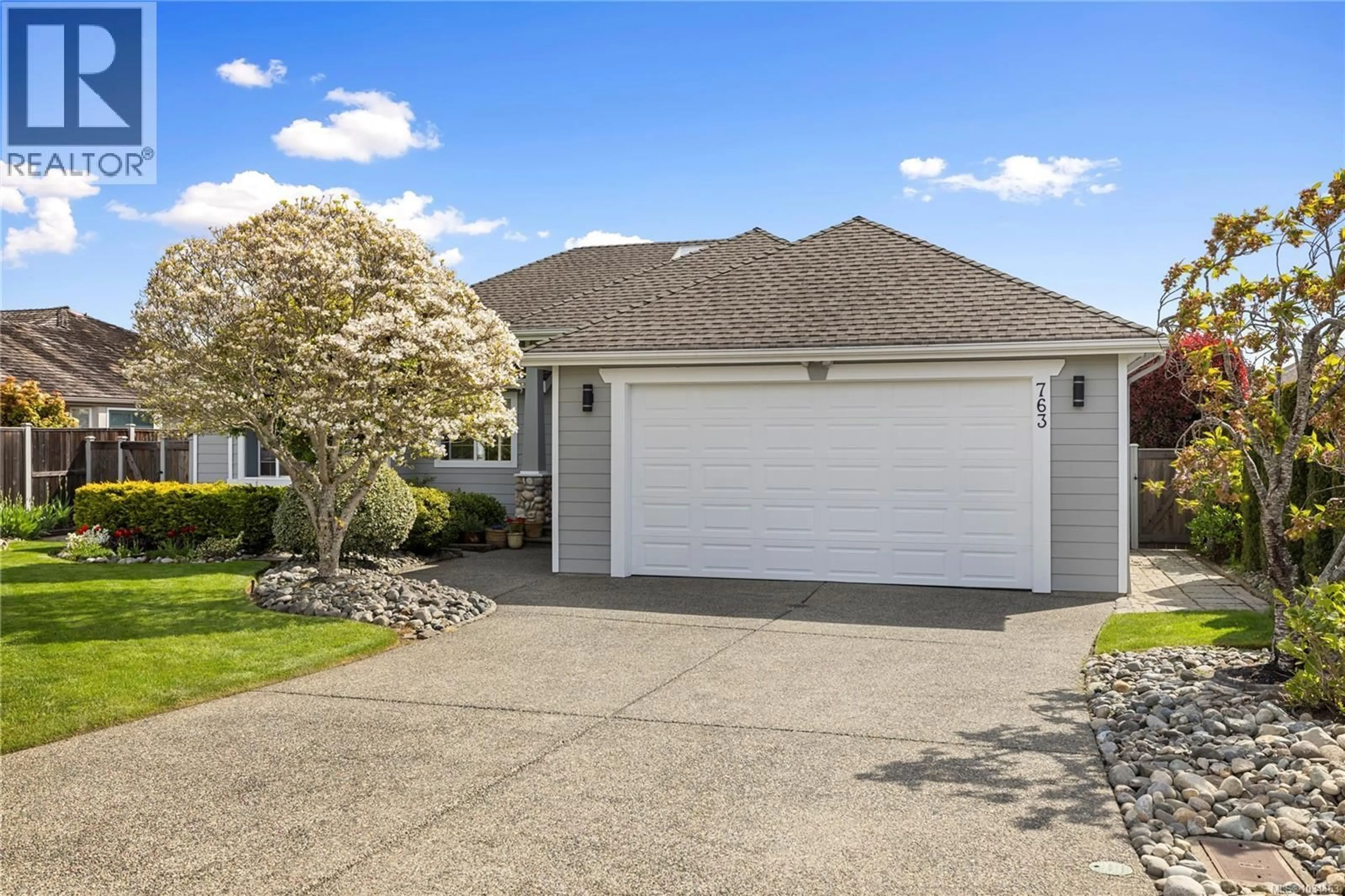 Home with vinyl exterior material, street for 763 ANSON PLACE, Qualicum Beach British Columbia V9K2J4