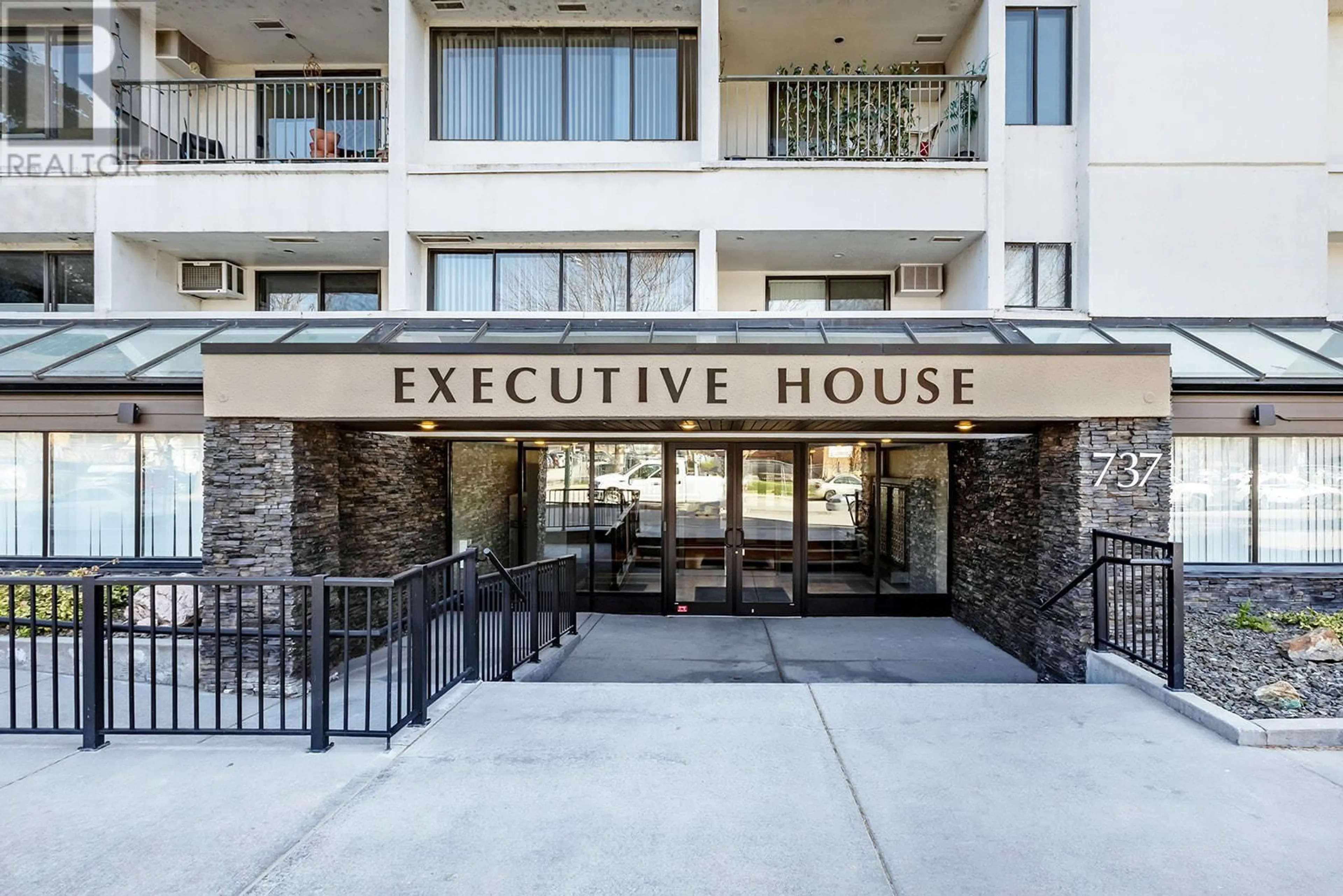 Indoor foyer for 1403 - 737 LEON AVENUE, Kelowna British Columbia V1Y8L6