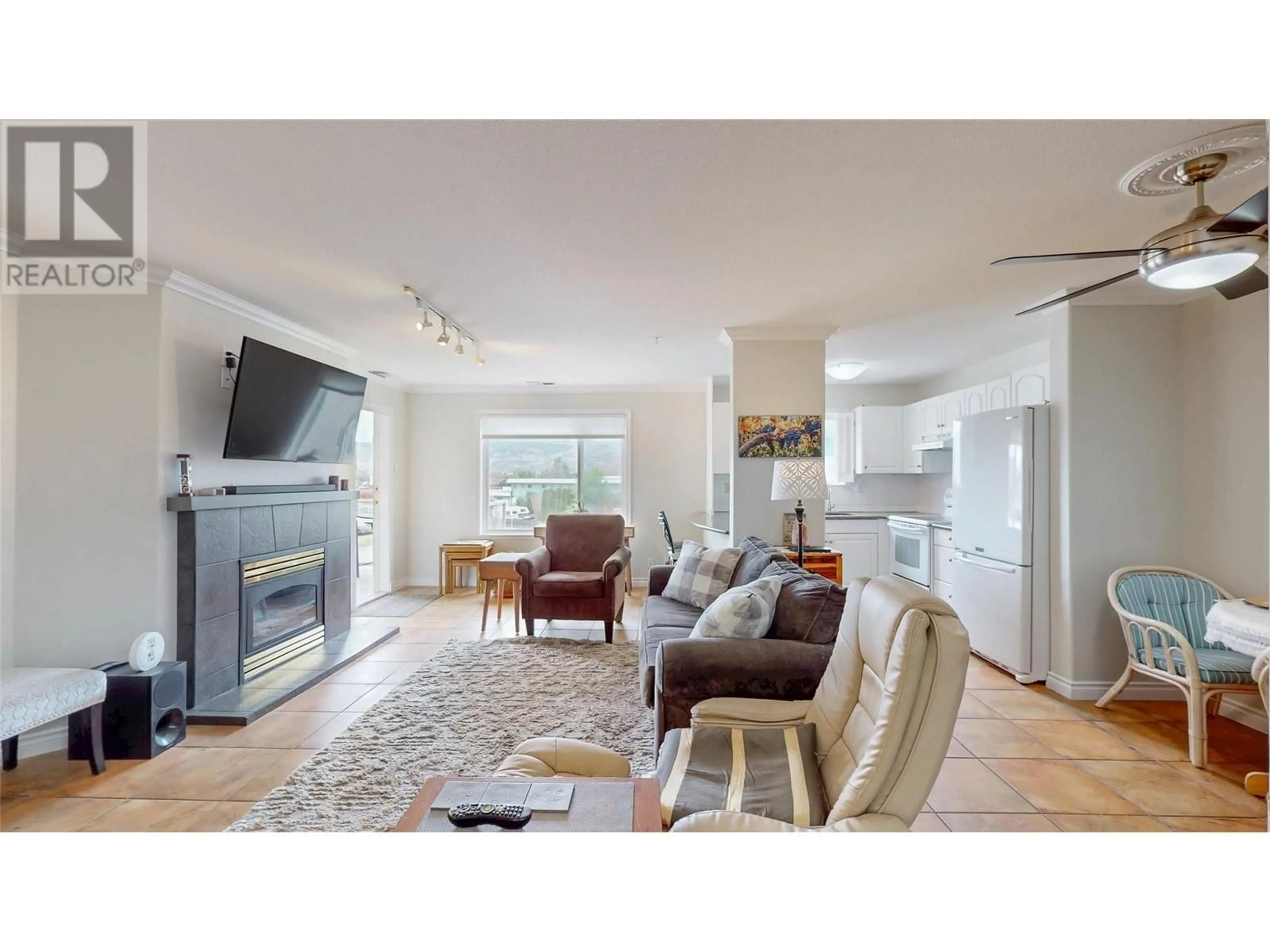 Living room with furniture, unknown for 206 - 6805 COTTONWOOD DRIVE, Osoyoos British Columbia V0H1V3