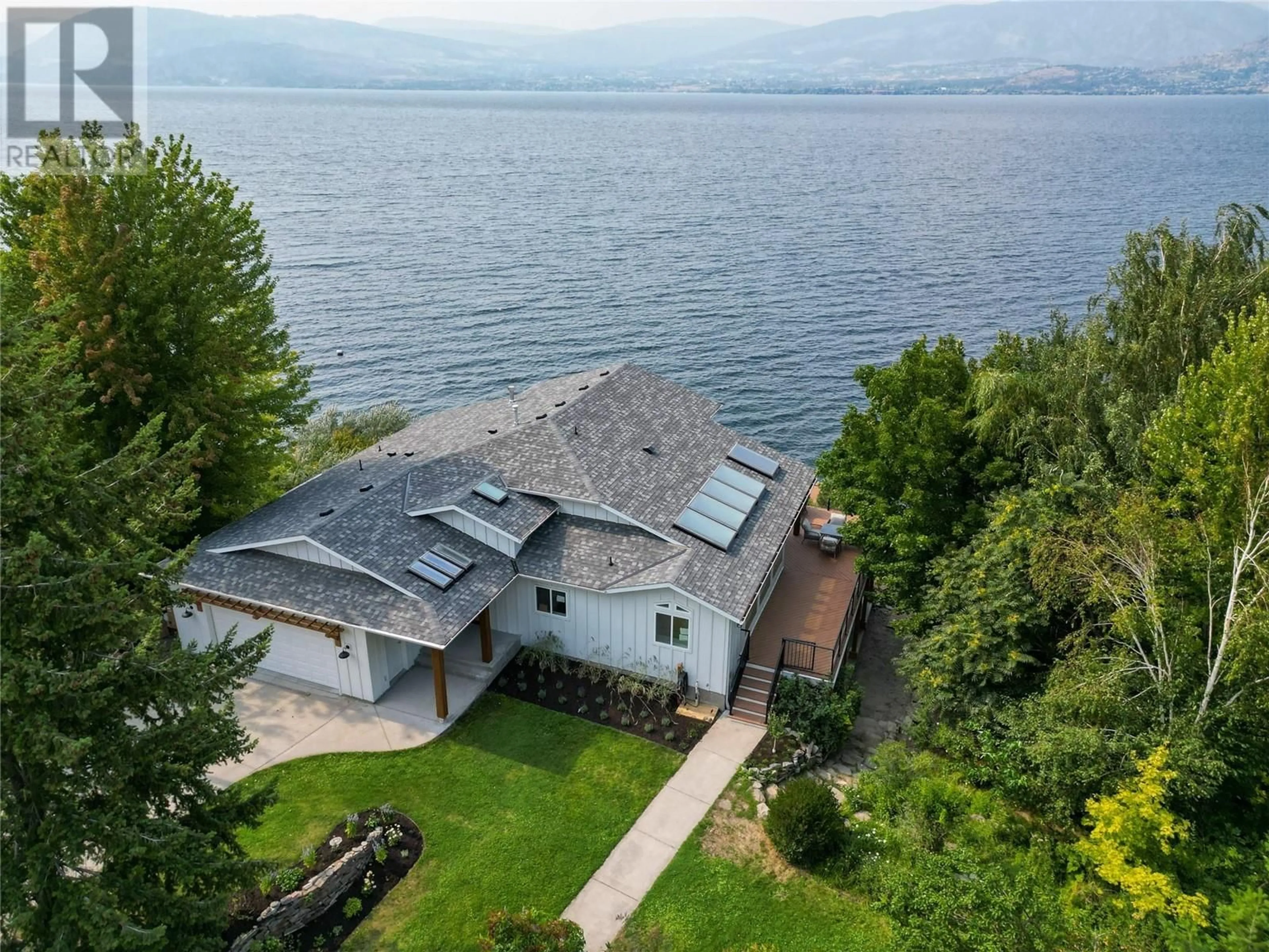 A pic from outside/outdoor area/front of a property/back of a property/a pic from drone, water/lake/river/ocean view for 5538 LAKESHORE ROAD, Kelowna British Columbia V1W4J4