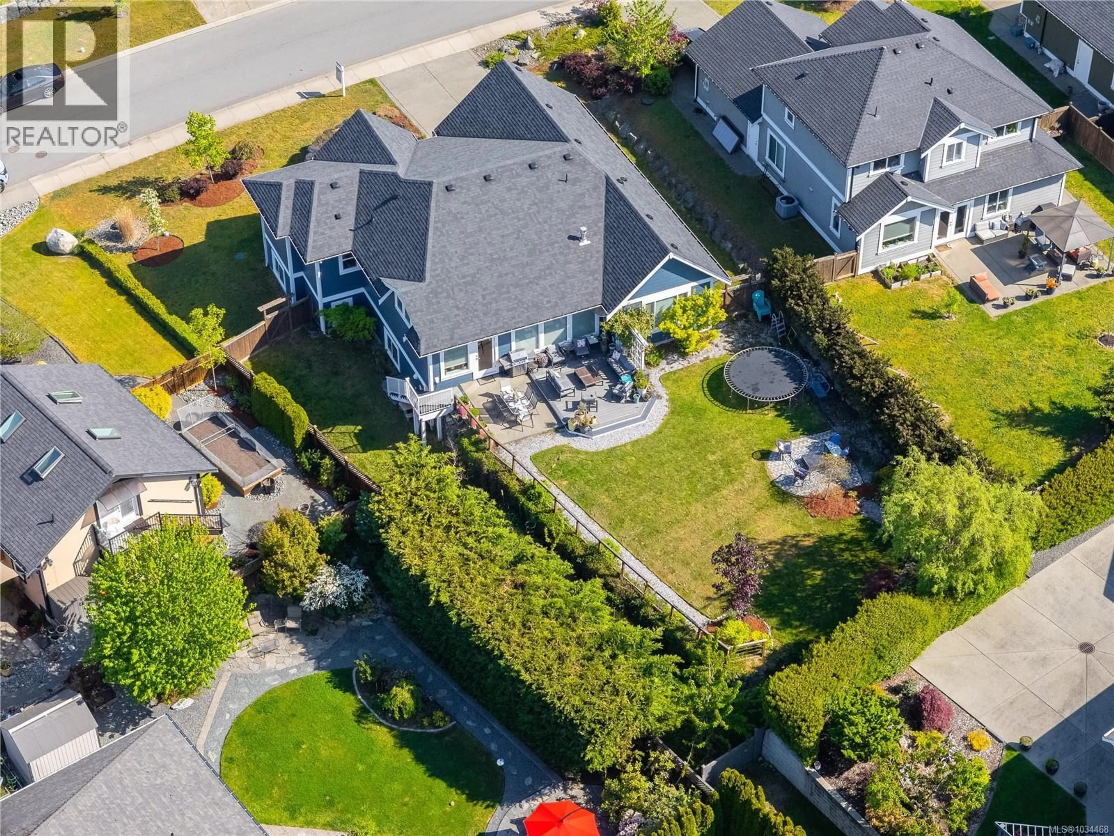 A pic from outside/outdoor area/front of a property/back of a property/a pic from drone, street for 880 PRATT ROAD, Mill Bay British Columbia V8H1H6
