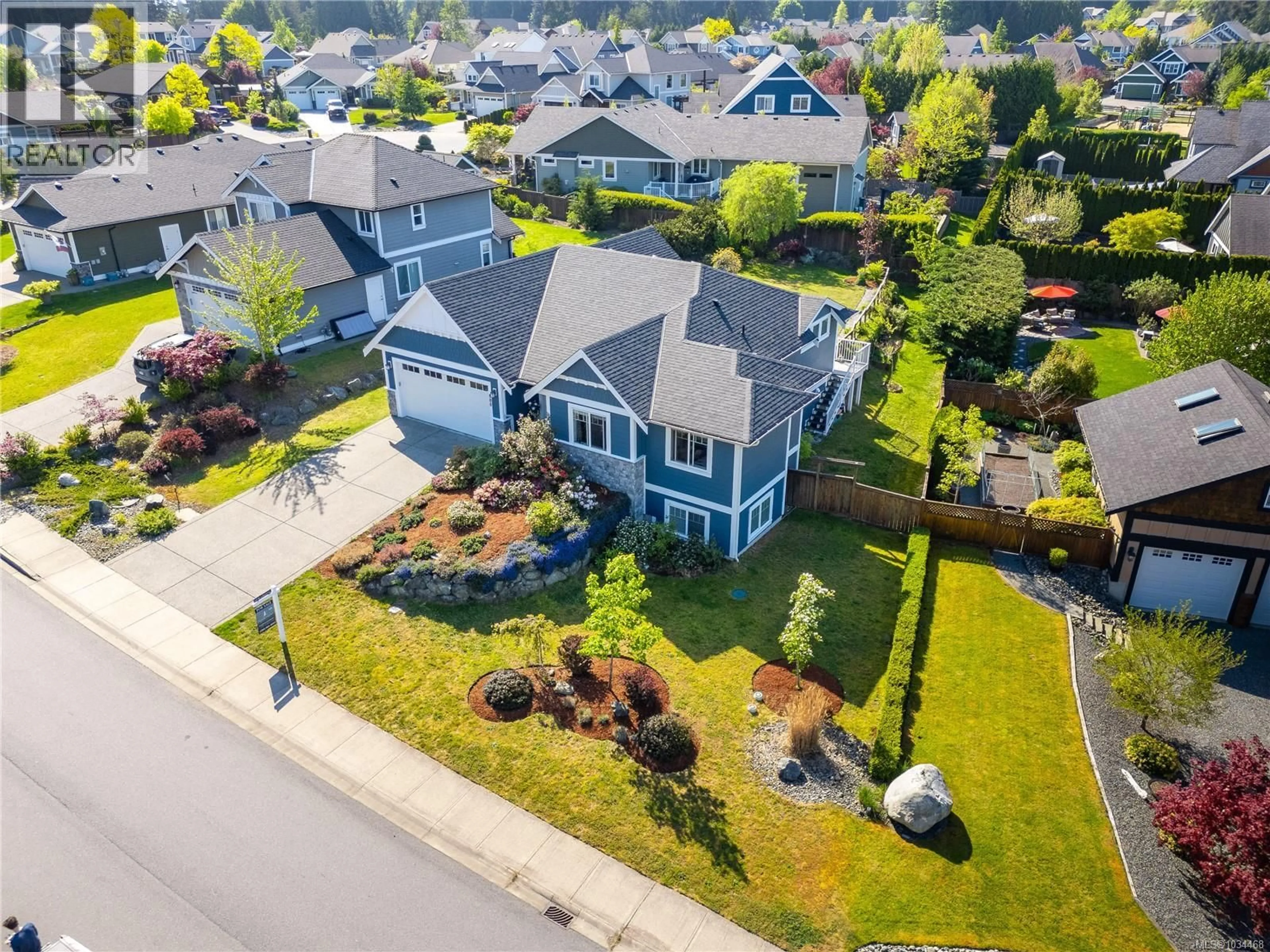 A pic from outside/outdoor area/front of a property/back of a property/a pic from drone, street for 880 PRATT ROAD, Mill Bay British Columbia V8H1H6