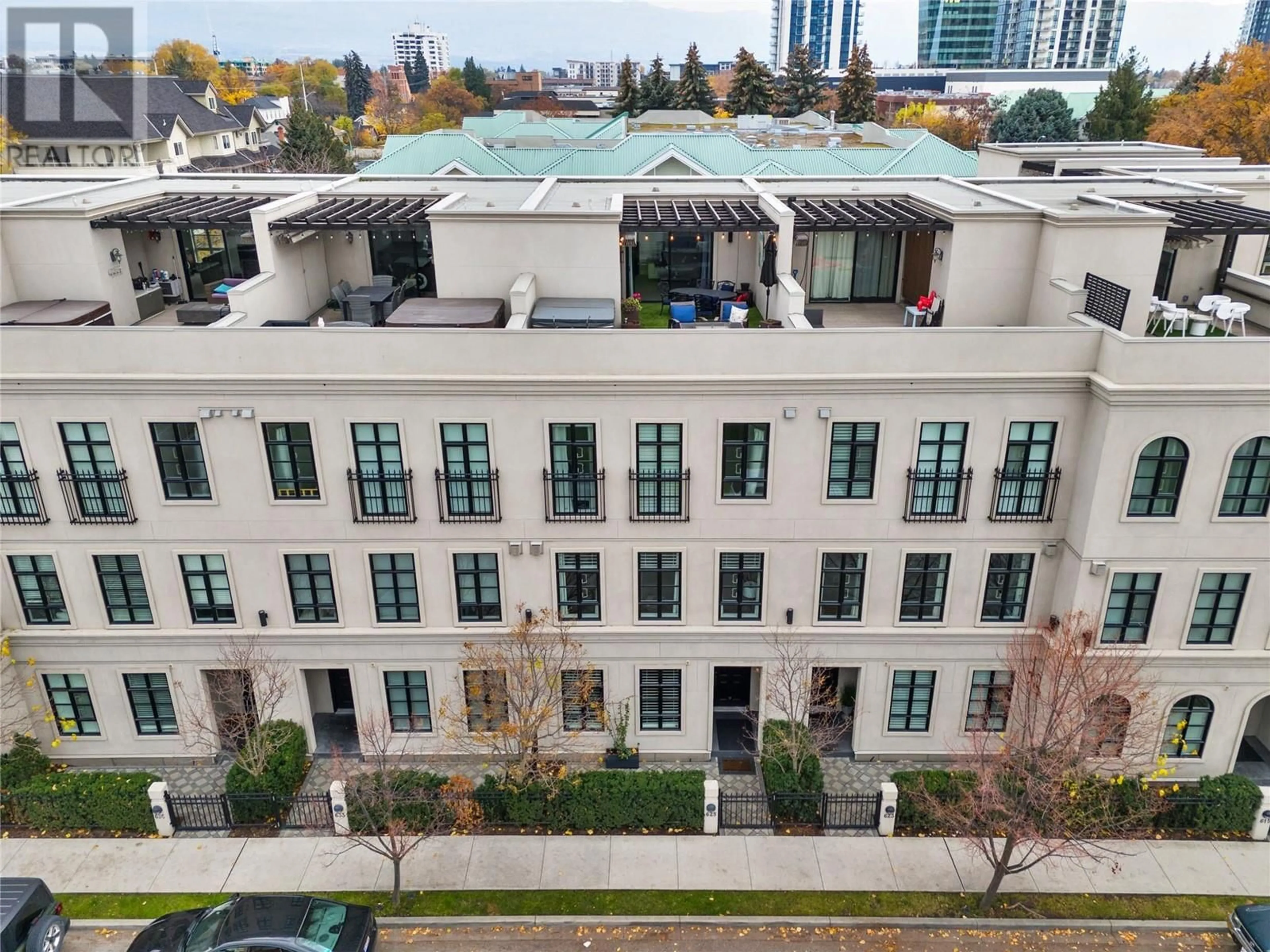 A pic from outside/outdoor area/front of a property/back of a property/a pic from drone, city buildings view from balcony for 625 FULLER AVENUE, Kelowna British Columbia V1Y2E7