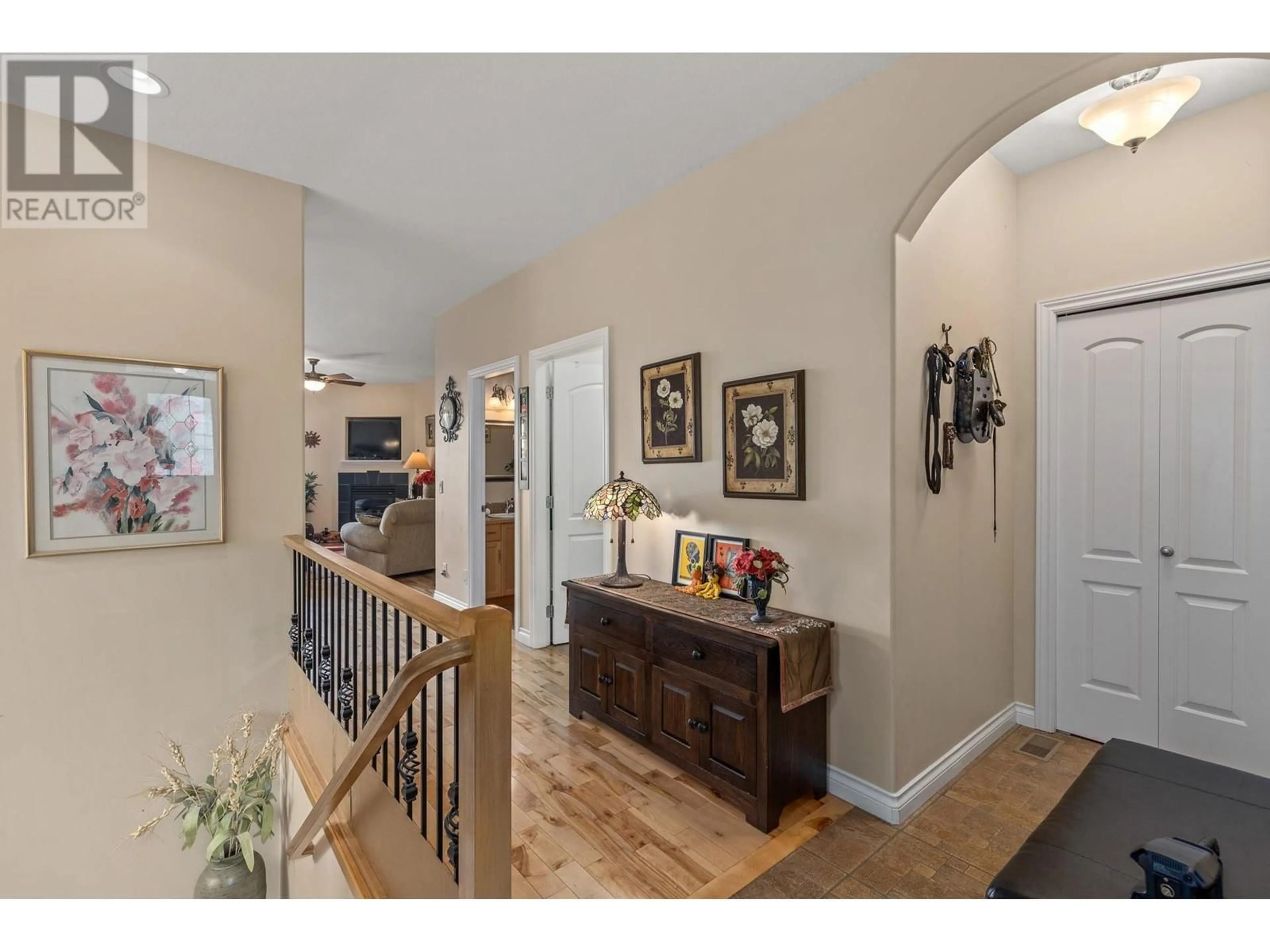 Indoor entryway for 367 MCCARREN AVENUE, Kelowna British Columbia V1W4W3
