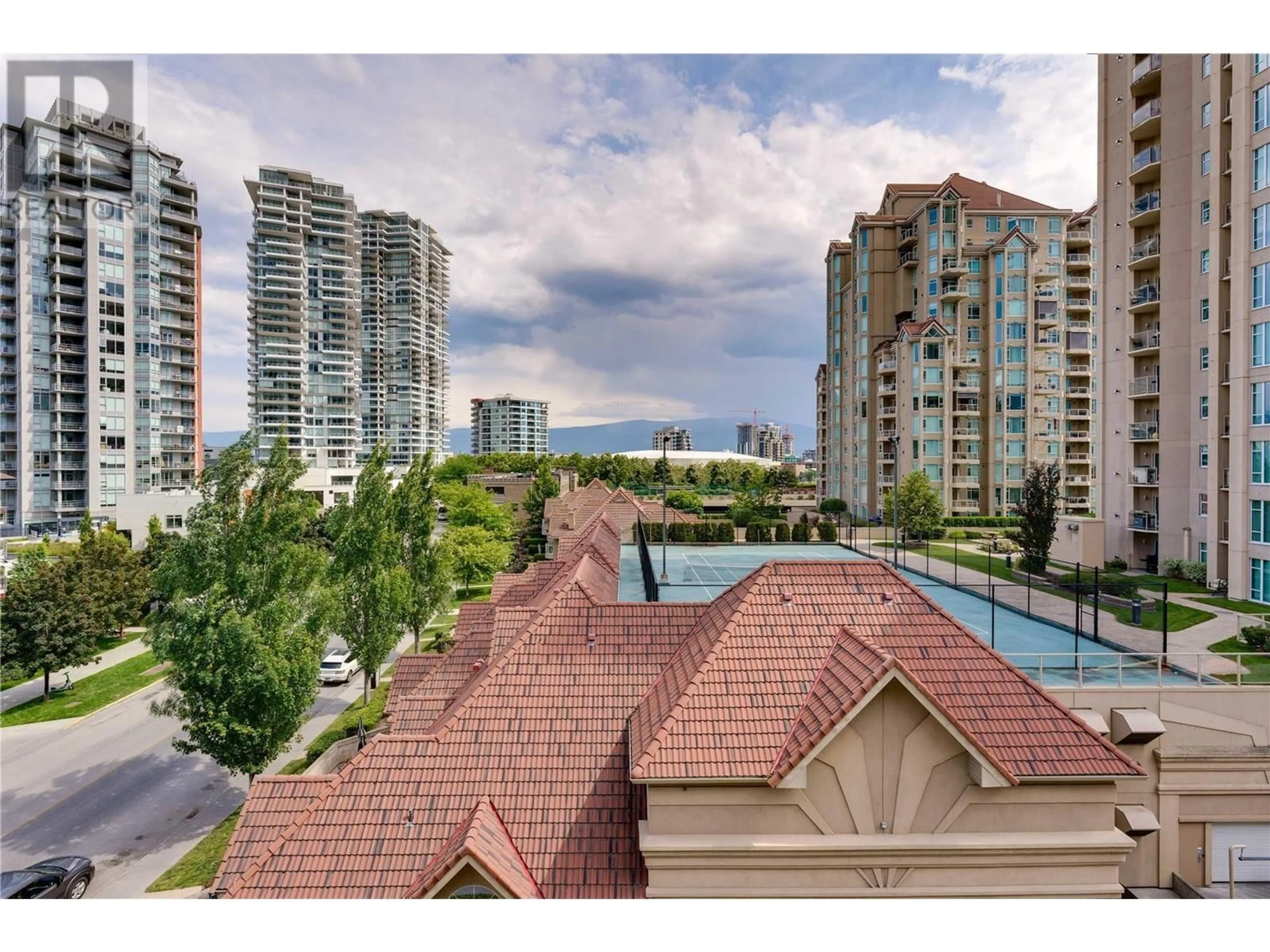 Pool for 542 - 1088 SUNSET DRIVE, Kelowna British Columbia V1Y9W1