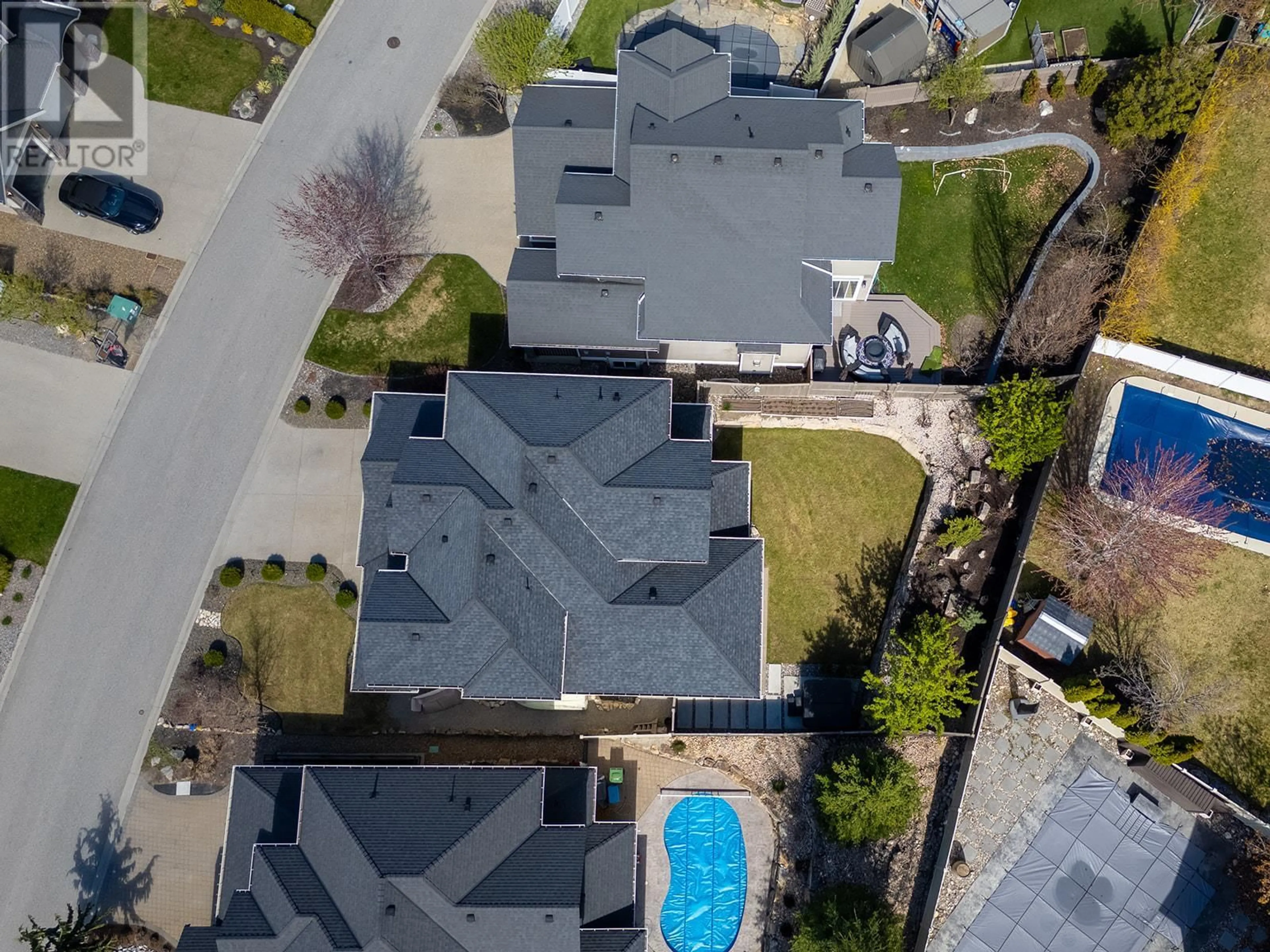 A pic from outside/outdoor area/front of a property/back of a property/a pic from drone, street for 5507 LEE LANE, Kelowna British Columbia V1W5H2