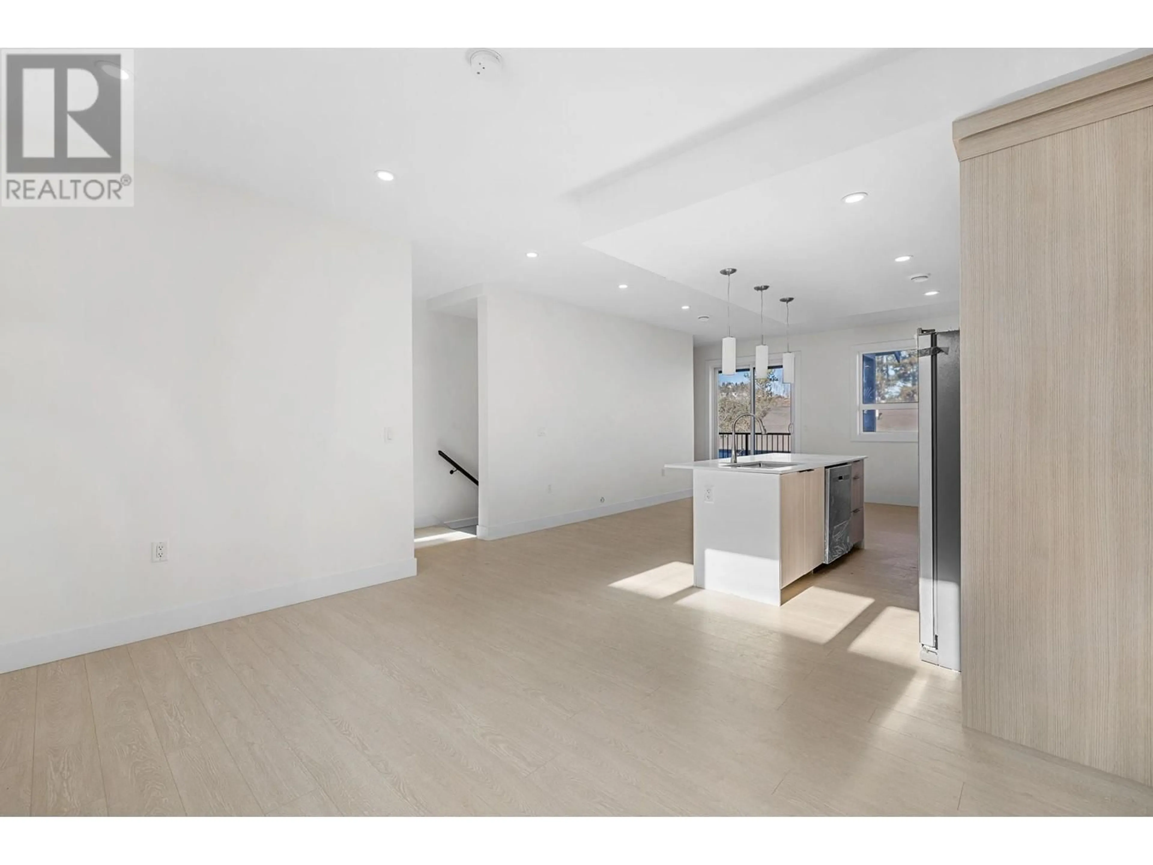 Unknown for 8 - 235 TAYLOR ROAD, Kelowna British Columbia V1X4G1