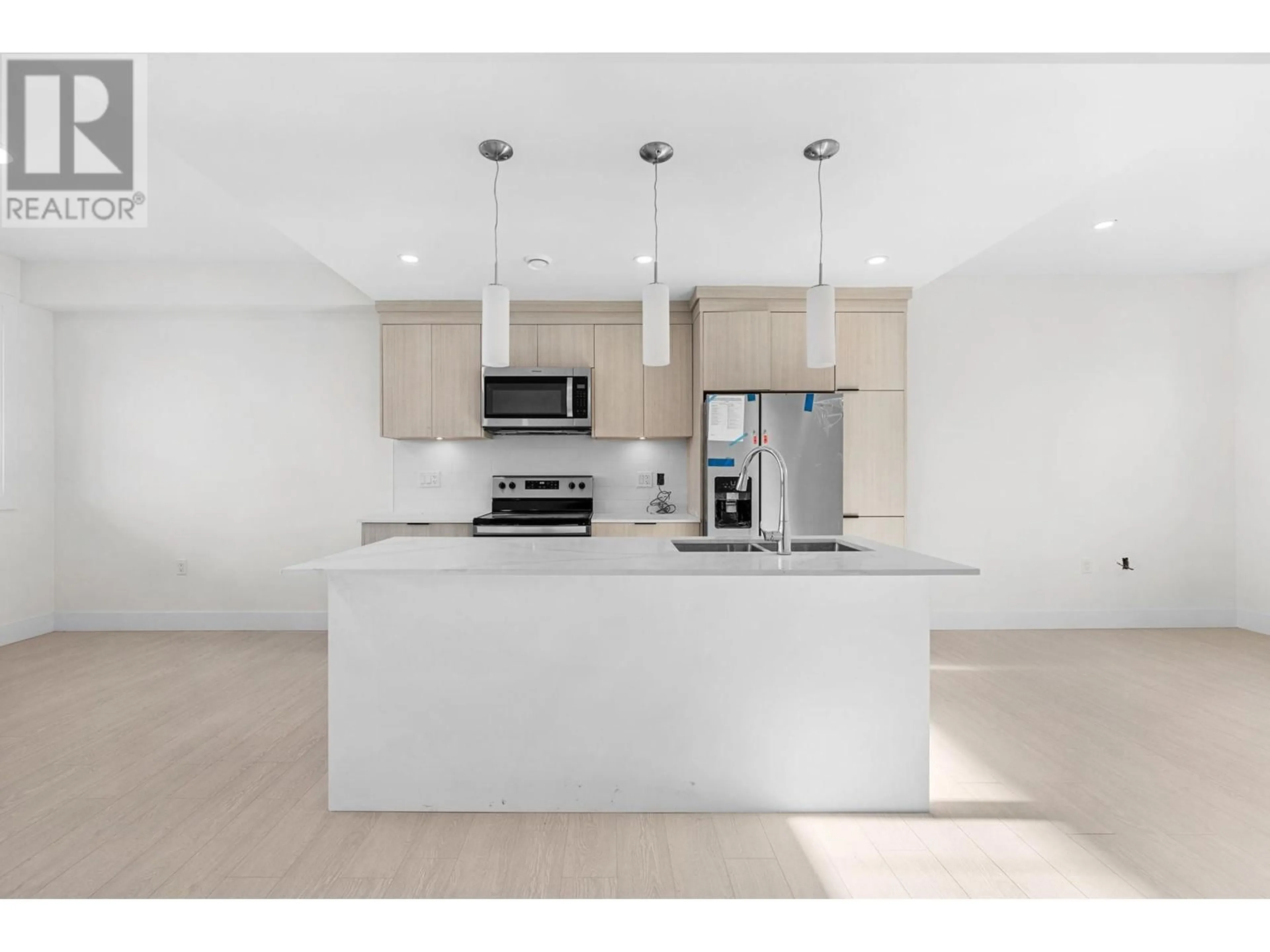Open concept kitchen, ceramic/tile floor for 8 - 235 TAYLOR ROAD, Kelowna British Columbia V1X4G1