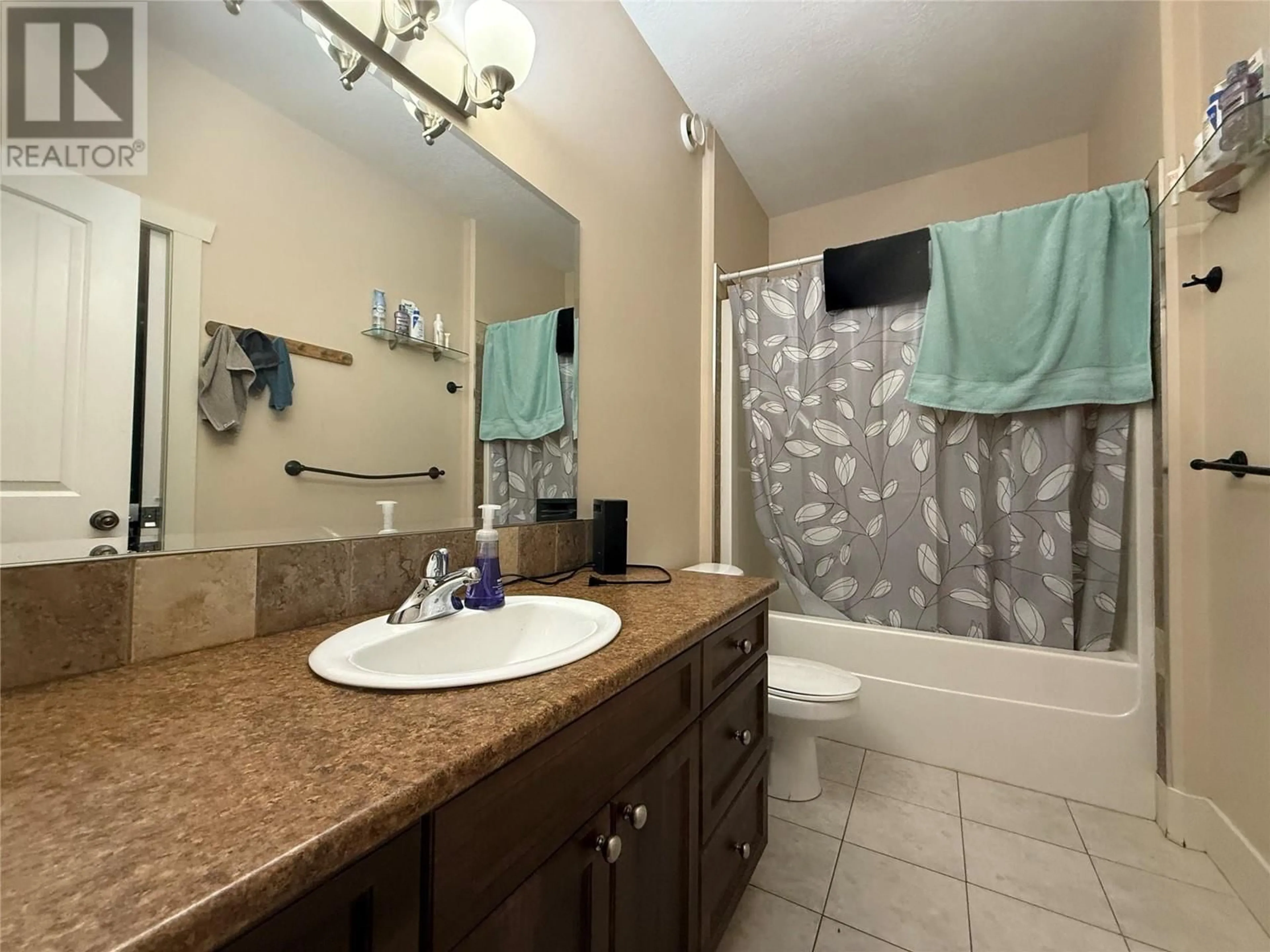 Standard bathroom, ceramic/tile floor for 103 - 10205 17 STREET, Dawson Creek British Columbia V1G4V3