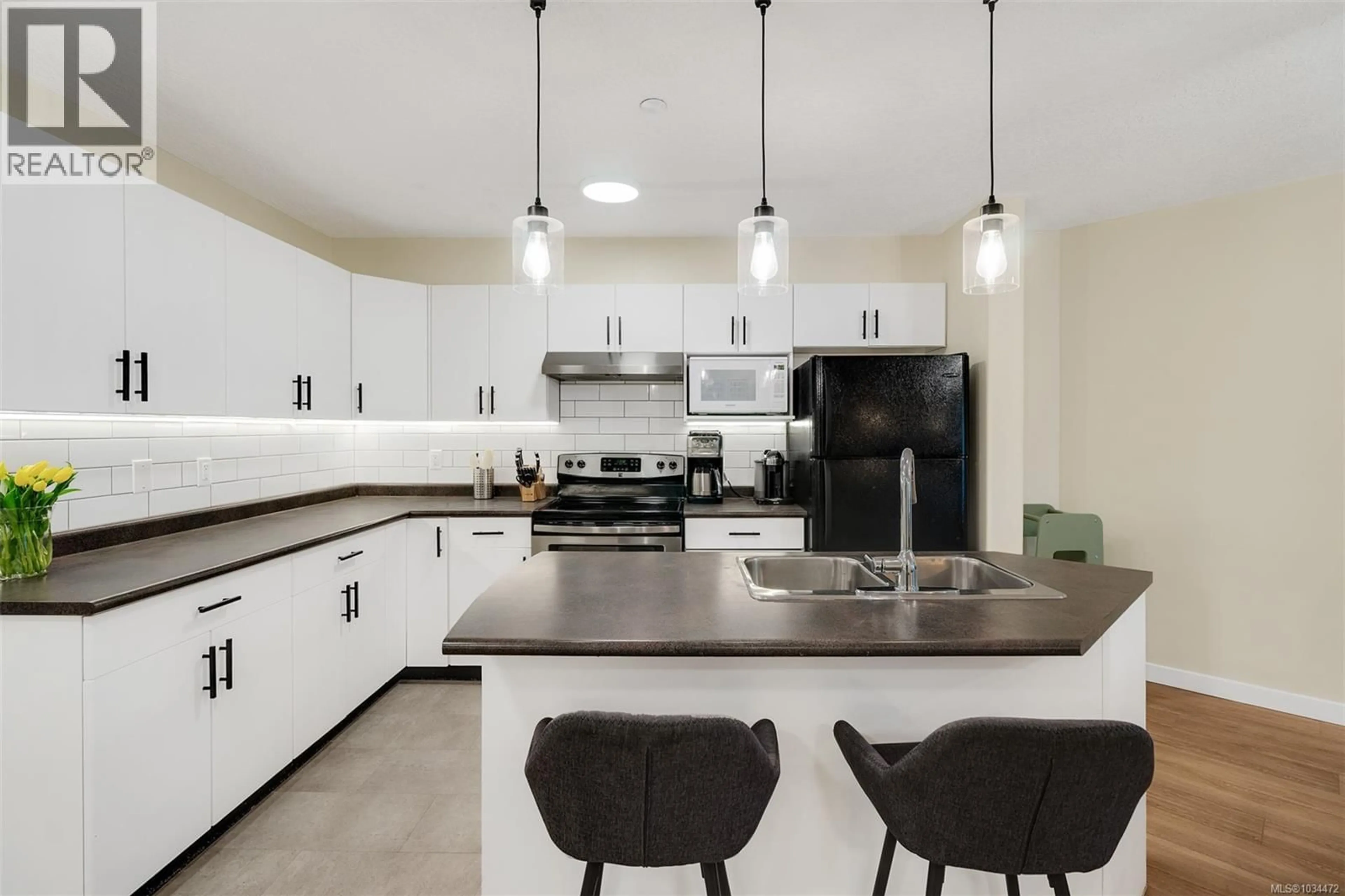 Open concept kitchen, ceramic/tile floor for 206 - 893 HOCKLEY AVENUE, Langford British Columbia V9B2V8
