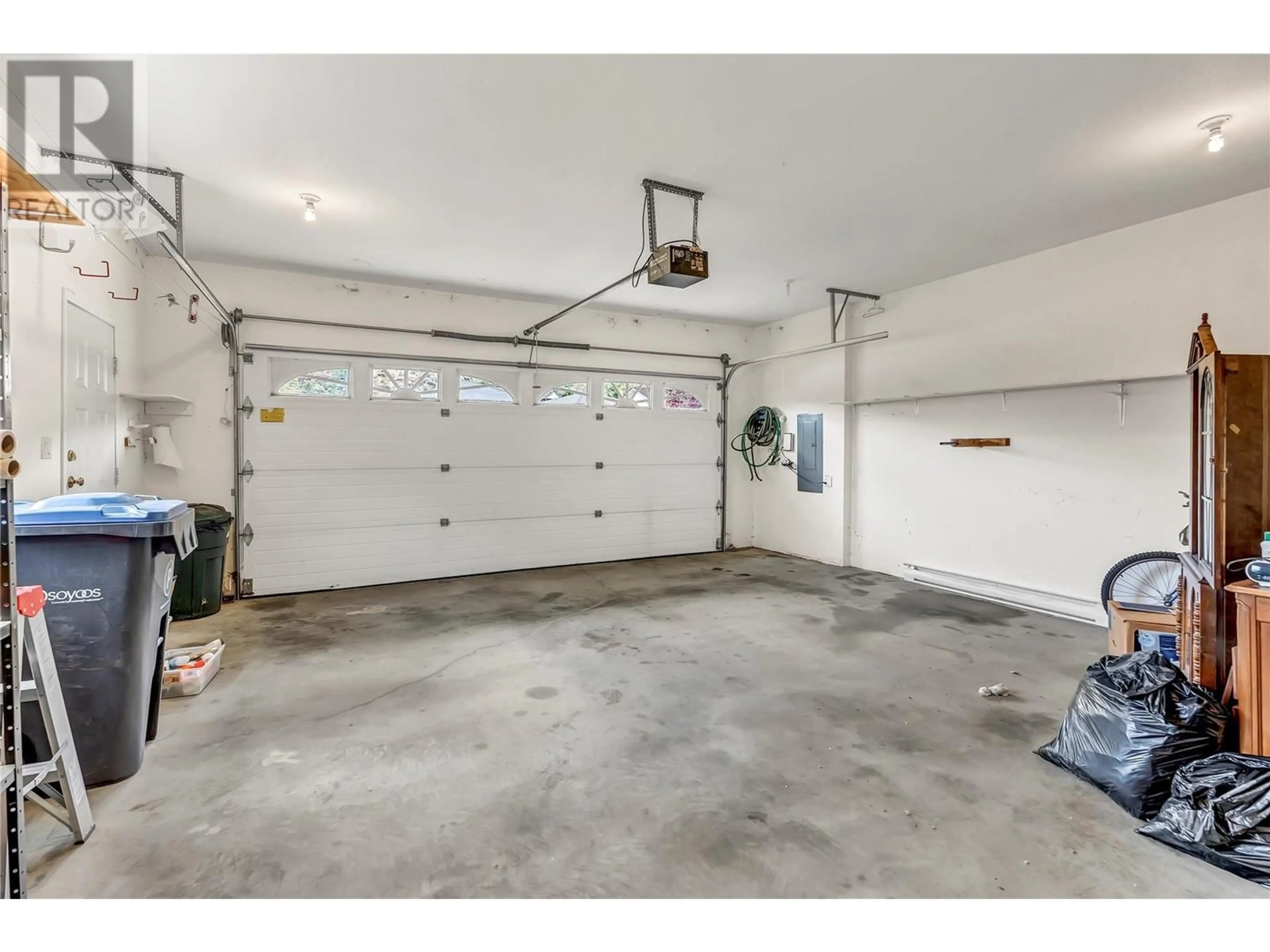 Indoor garage for 12113 GLEN ABBEY COURT, Osoyoos British Columbia V0H1V4