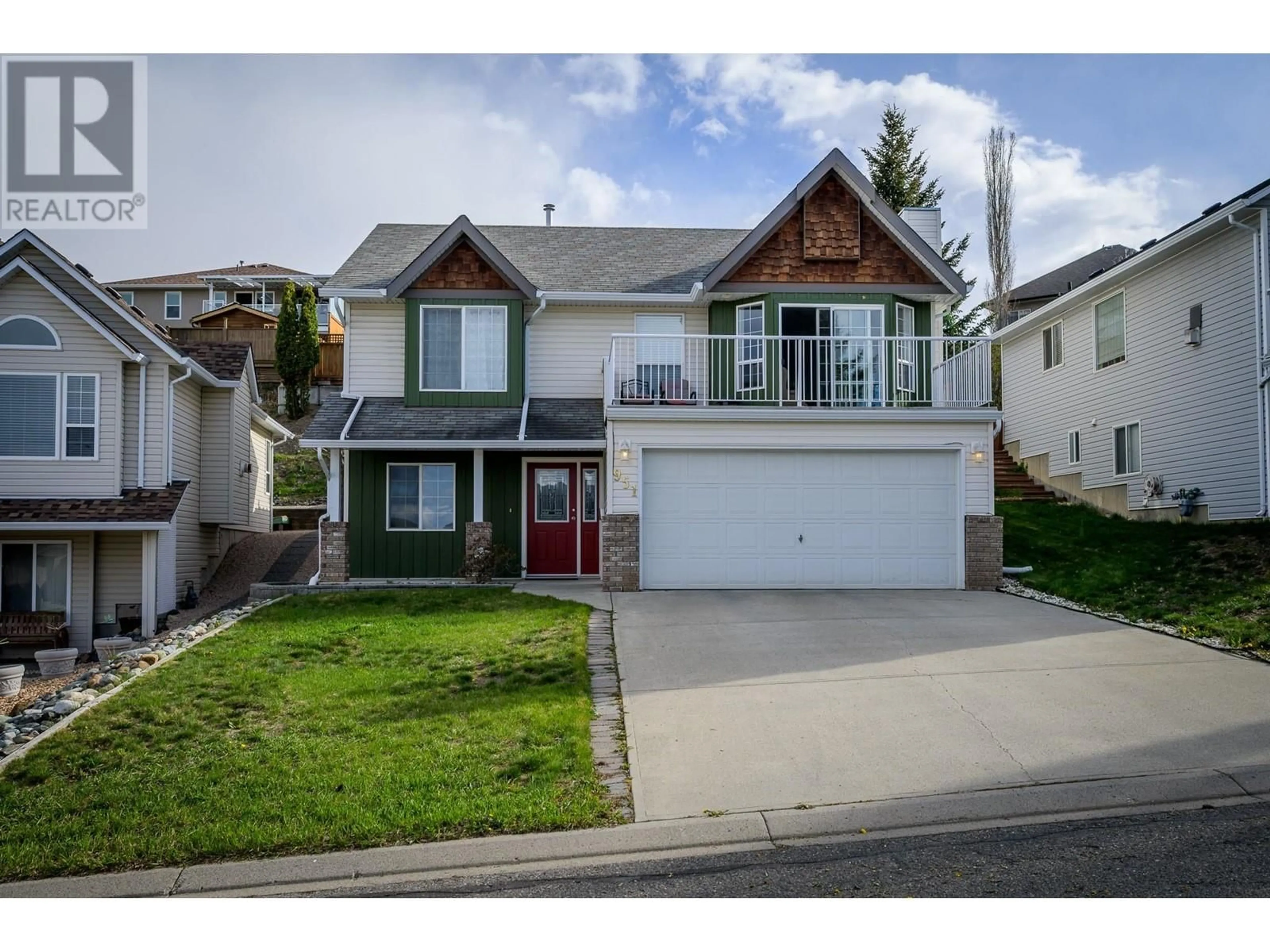 Home with vinyl exterior material, street for 951 CANONGATE CRESCENT, Kamloops British Columbia V1S1W8