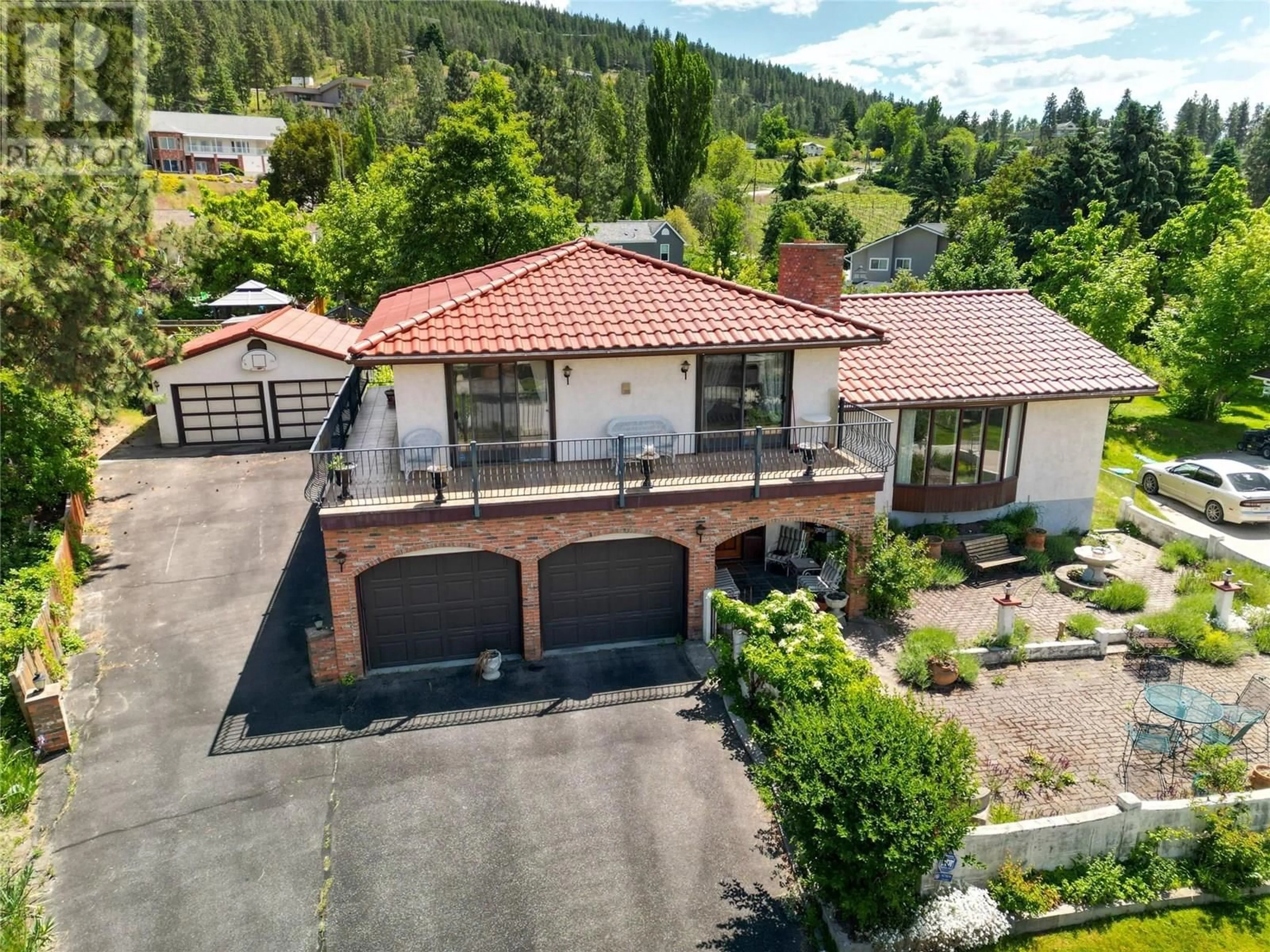 A pic from outside/outdoor area/front of a property/back of a property/a pic from drone, street for 3030 PONDEROSA DRIVE, Naramata British Columbia V0H1N1