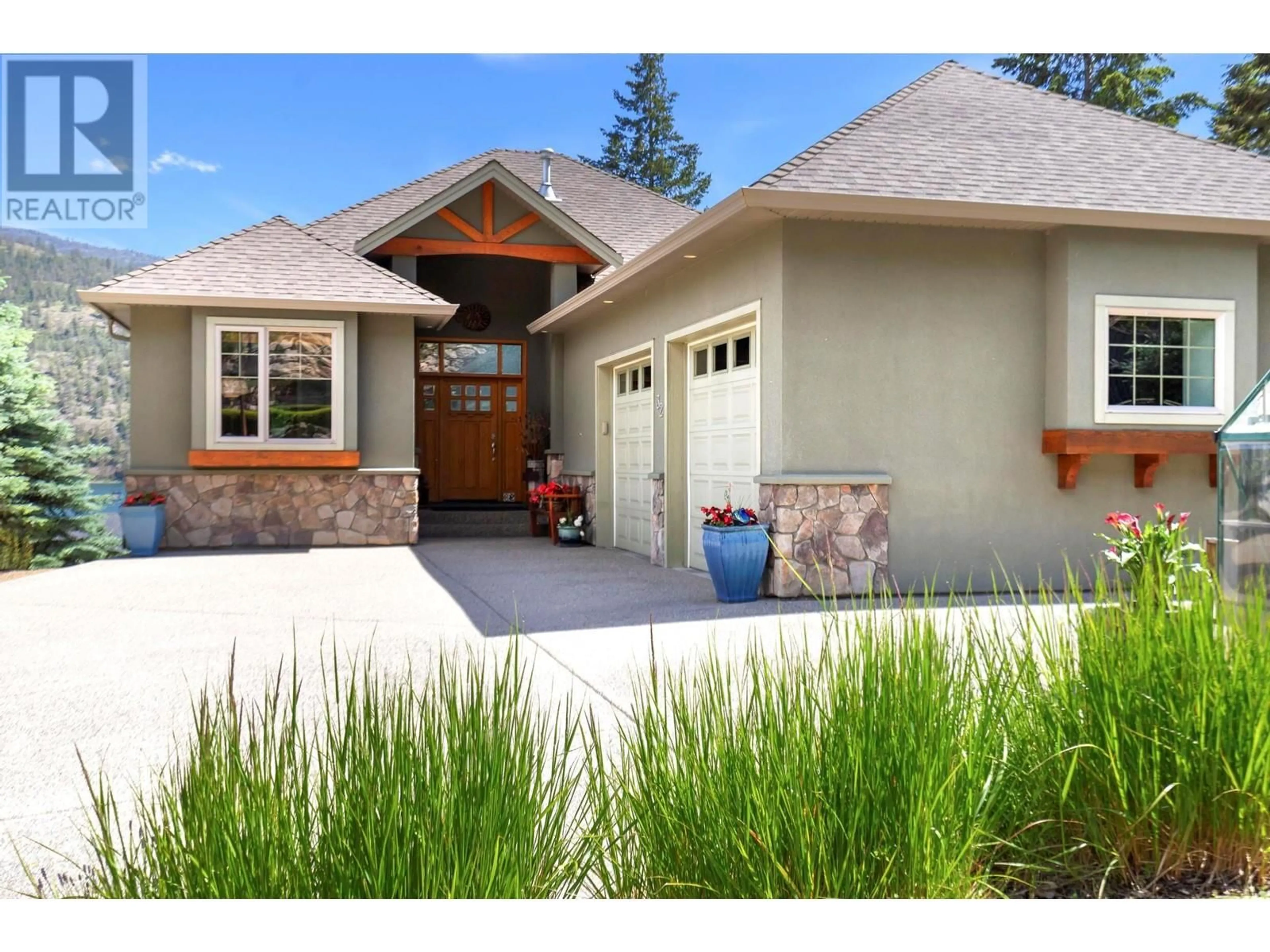 Home with vinyl exterior material, street for 32 - 18451 CRYSTAL WATERS ROAD, Lake Country British Columbia V4V2G2