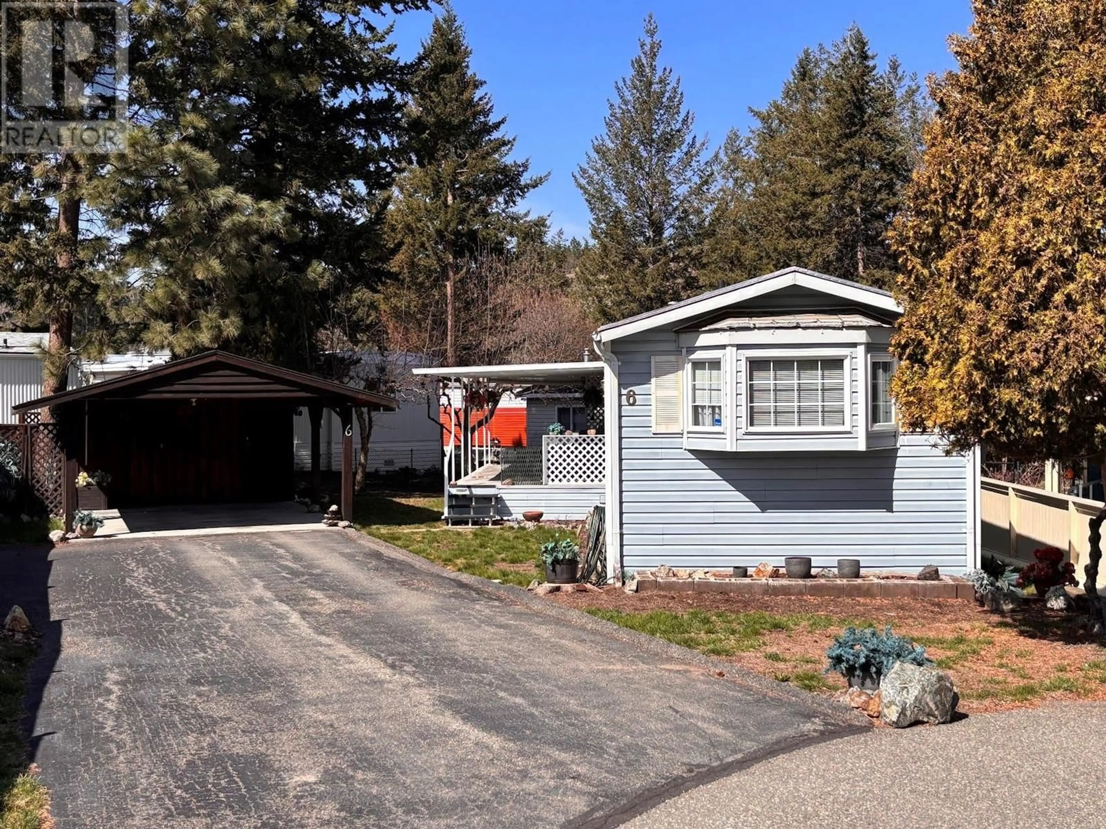 Home with vinyl exterior material, street for 6- 1555 HOWE ROAD, Kamloops British Columbia V1S1M1