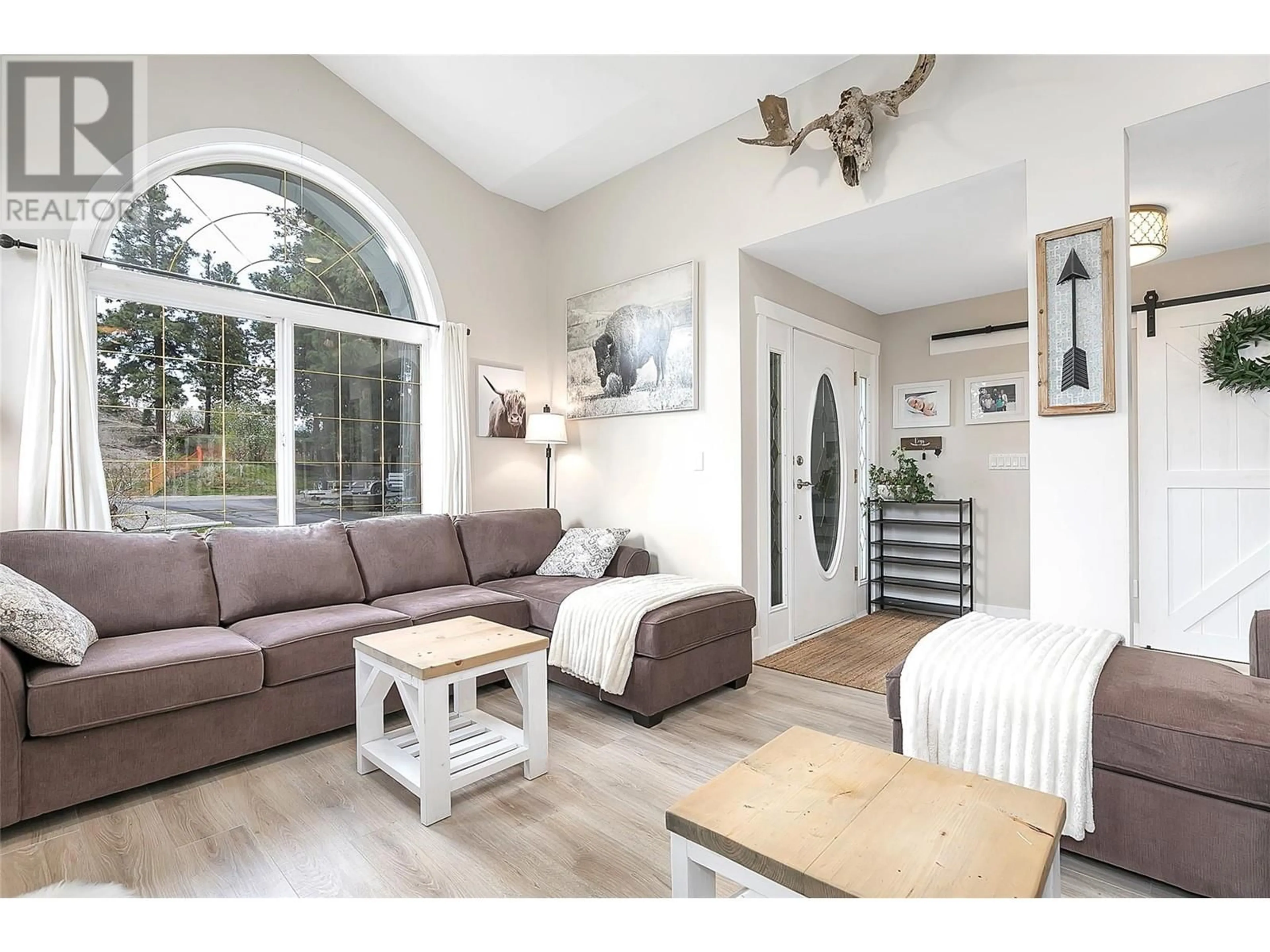 Living room with furniture, wood/laminate floor for 1859 KLONDIKE COURT, Lake Country British Columbia V4V1P2