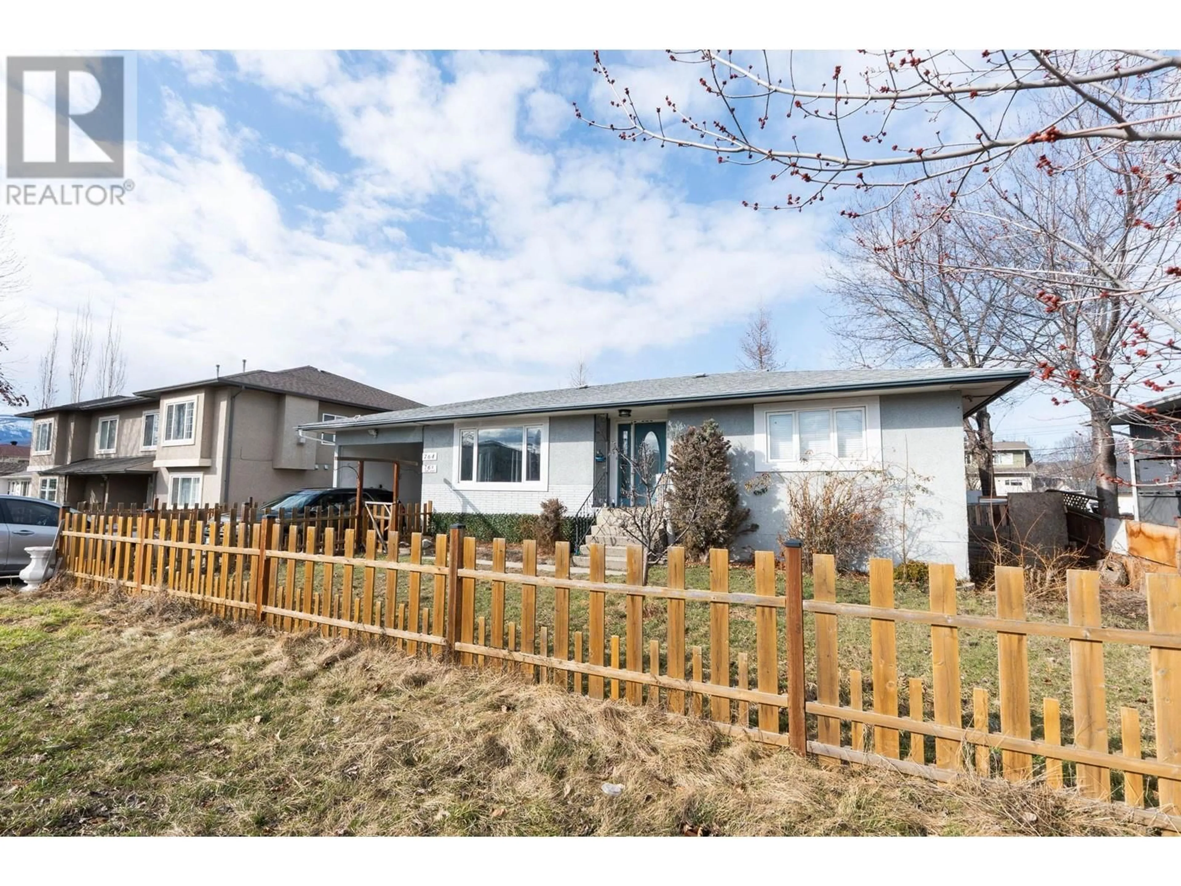 Home with vinyl exterior material, street for 764 FRANCIS AVENUE, Kelowna British Columbia V1Y5G5